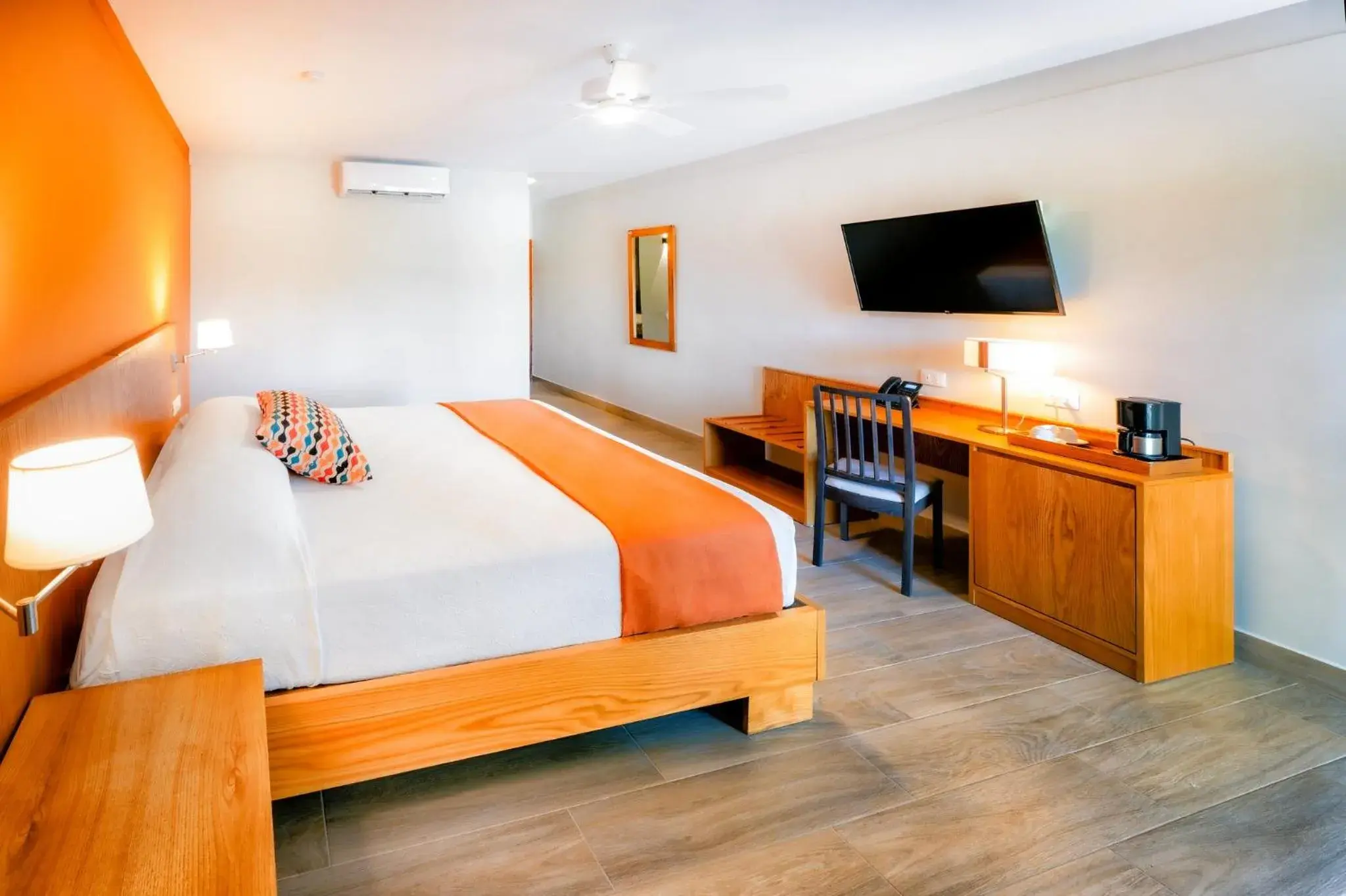 Superior King Room in Coral Costa Caribe Beach Resort - All Inclusive Superior King Room in Coral Costa Caribe Beach Resort - All Inclusive