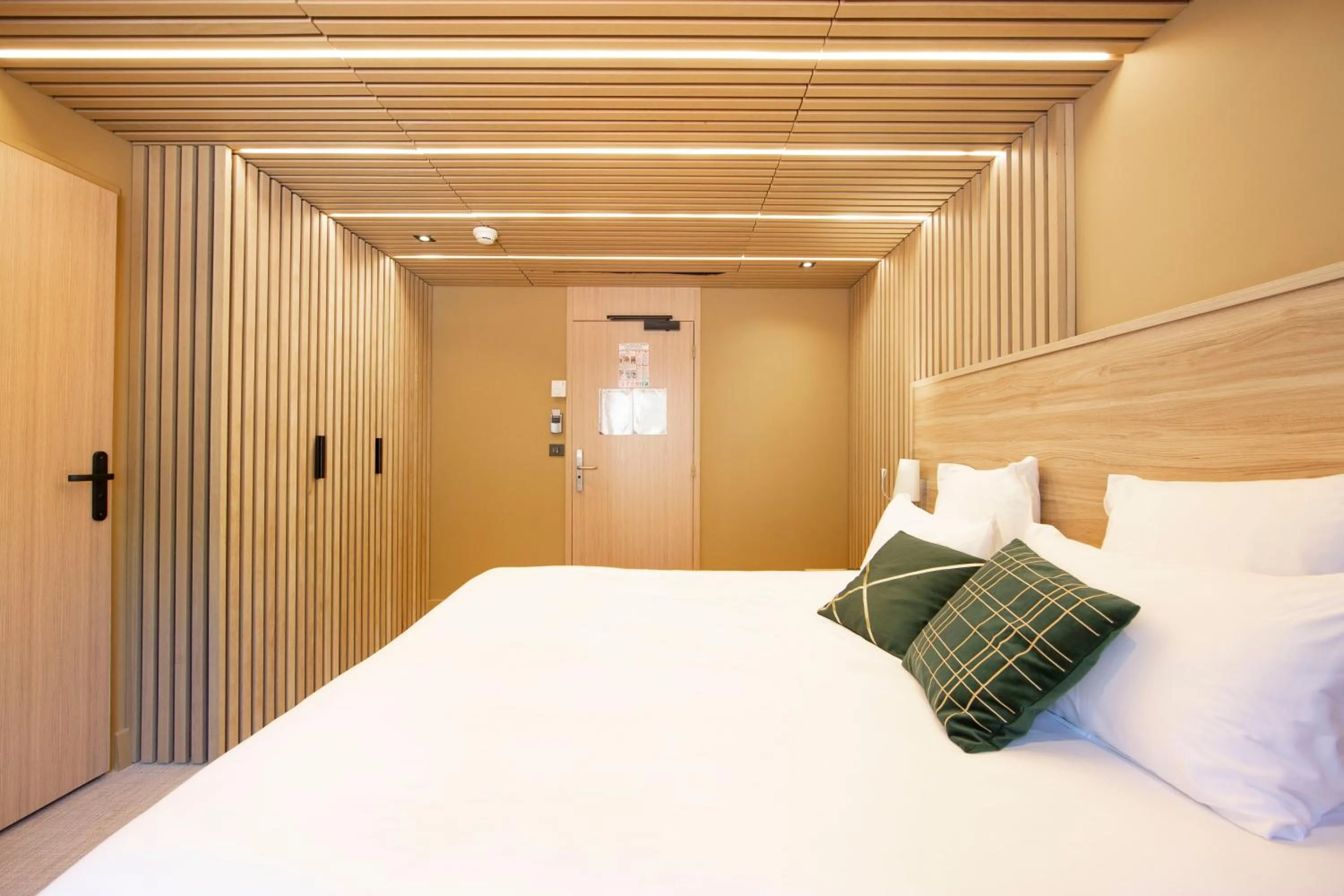 Photo of the whole room, Bed in Domaine des Gueules Cassees