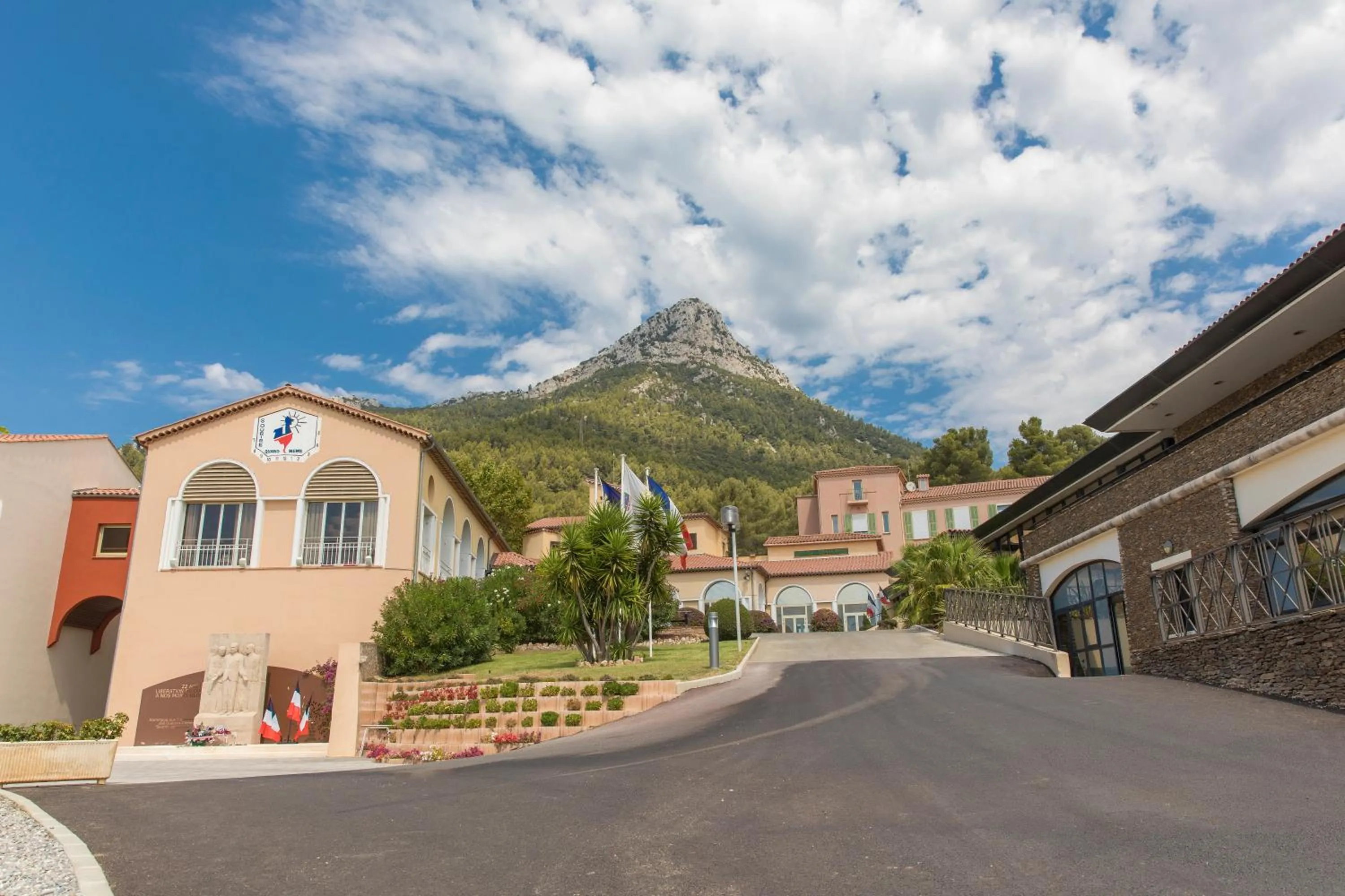 Property building in Domaine des Gueules Cassees