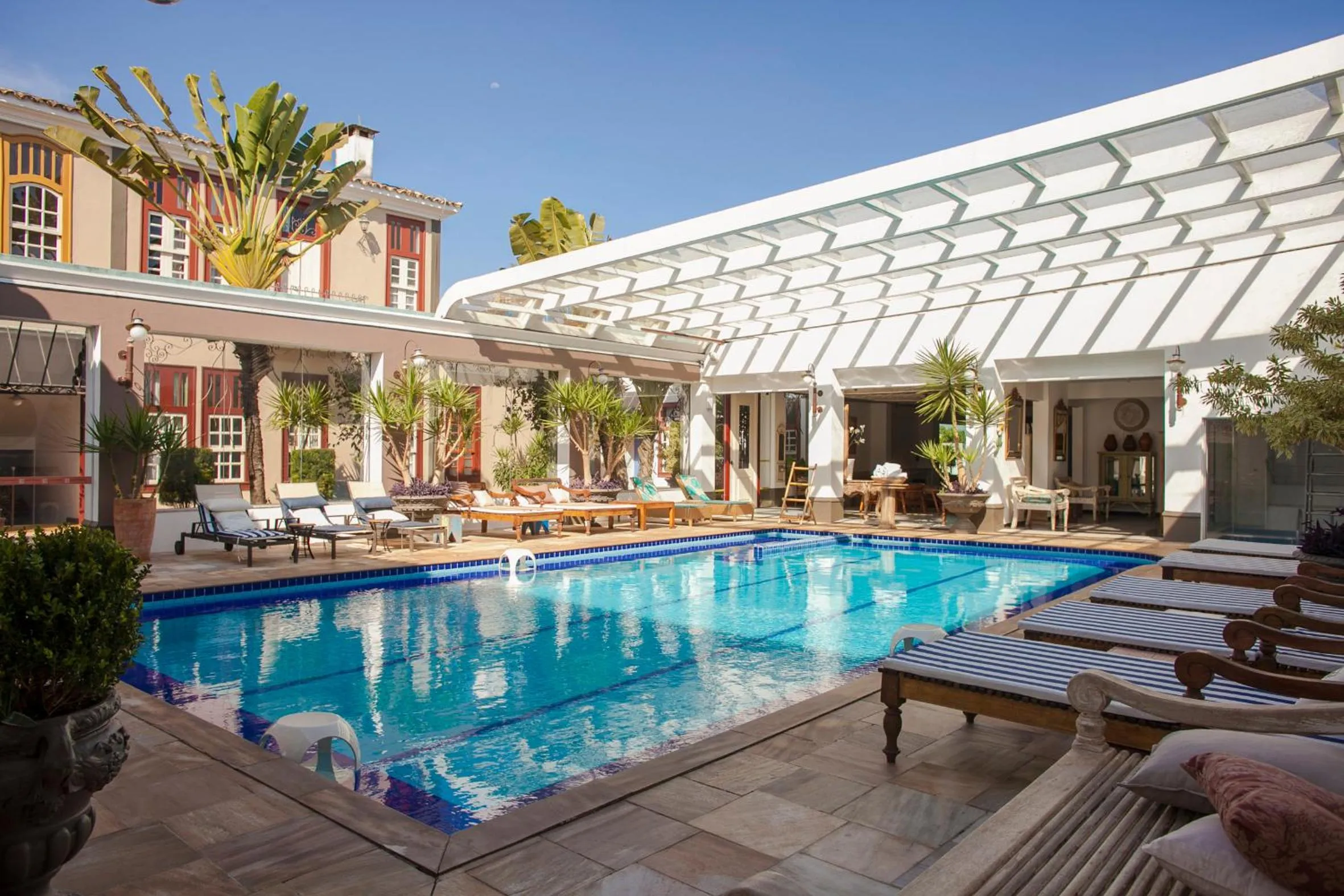 Swimming pool in Pousada Pequena Tiradentes