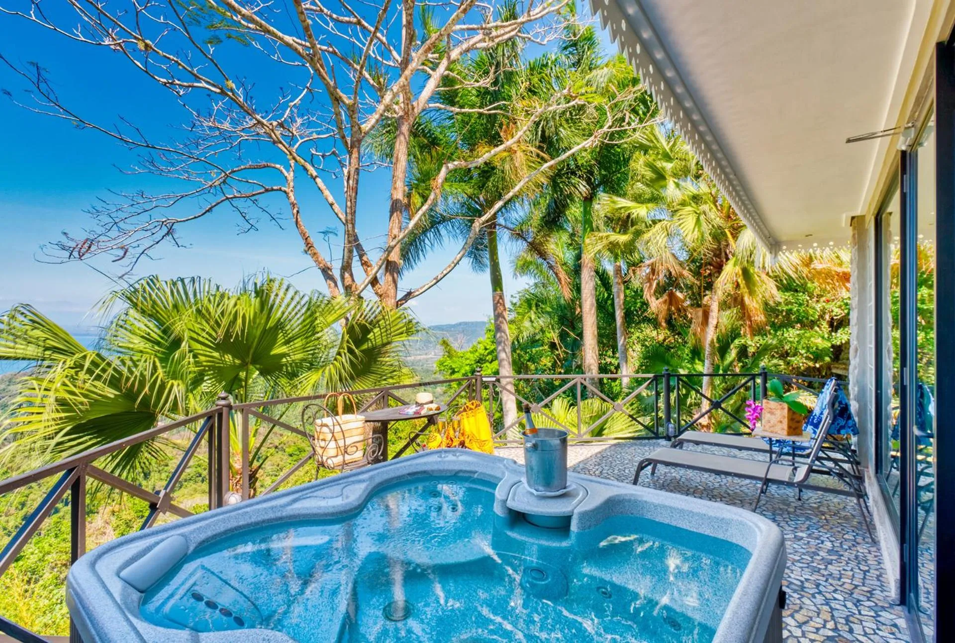 Natural landscape in Hotel Villa Caletas