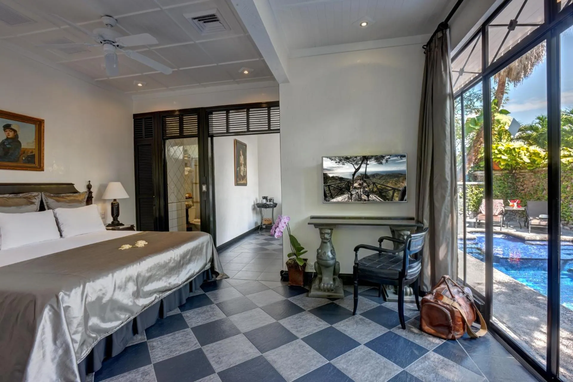 Bed in Hotel Villa Caletas