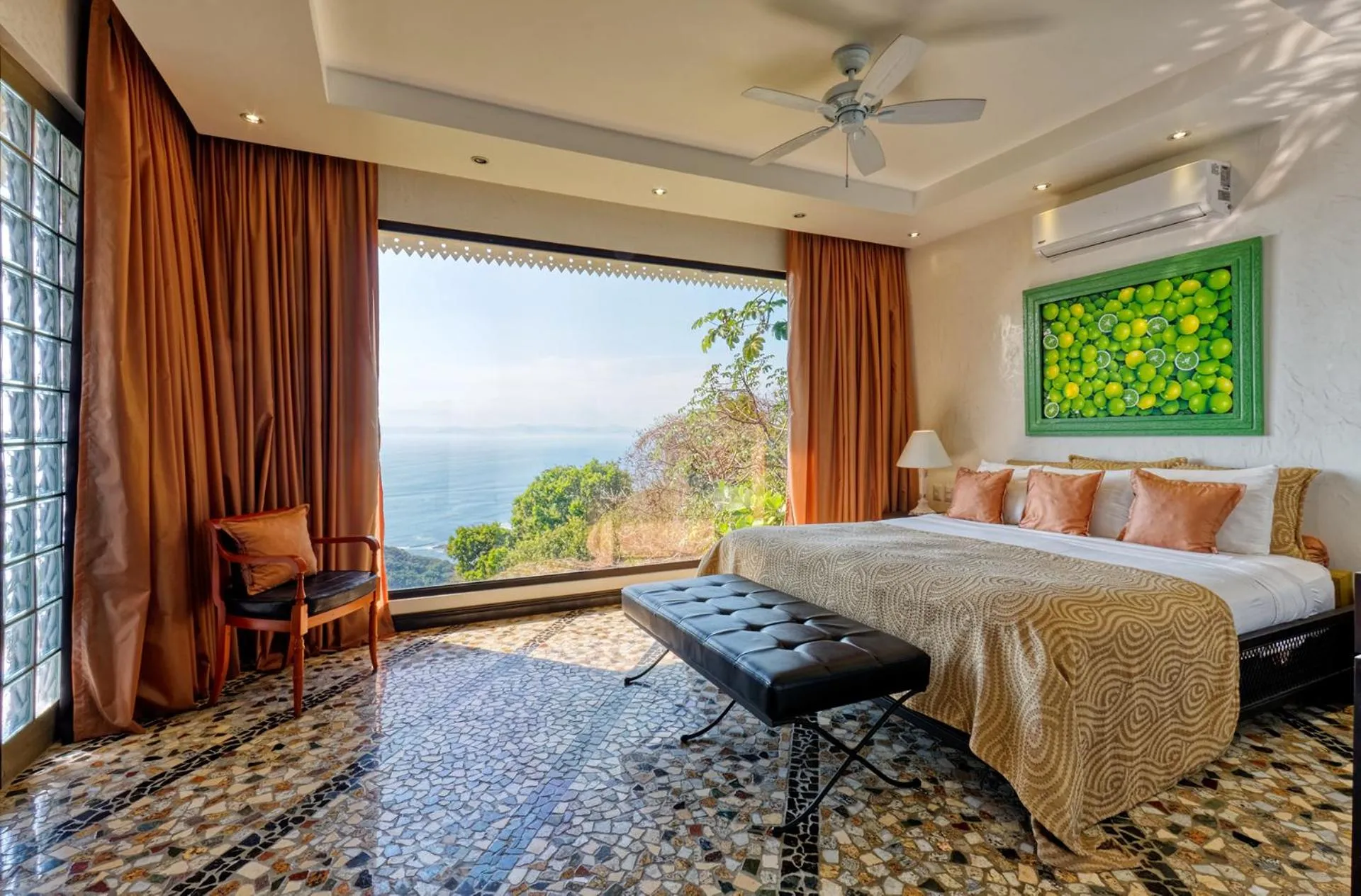 Bed in Hotel Villa Caletas