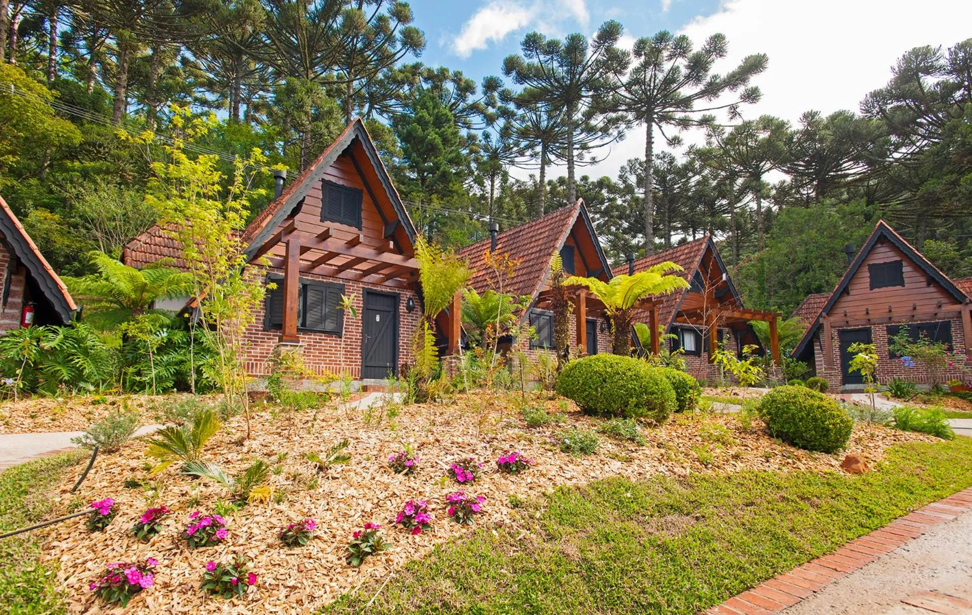 Property building in Hotel Fioreze Chalés