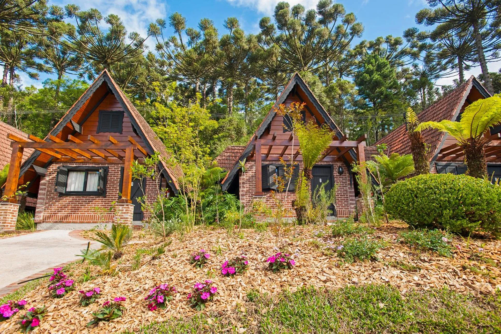 Property building in Hotel Fioreze Chalés