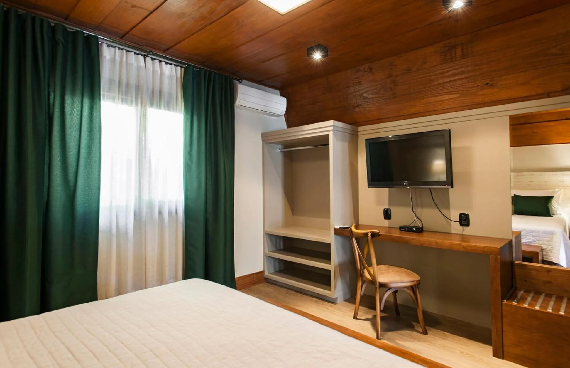 Bedroom, Bed in Hotel Fioreze Chalés