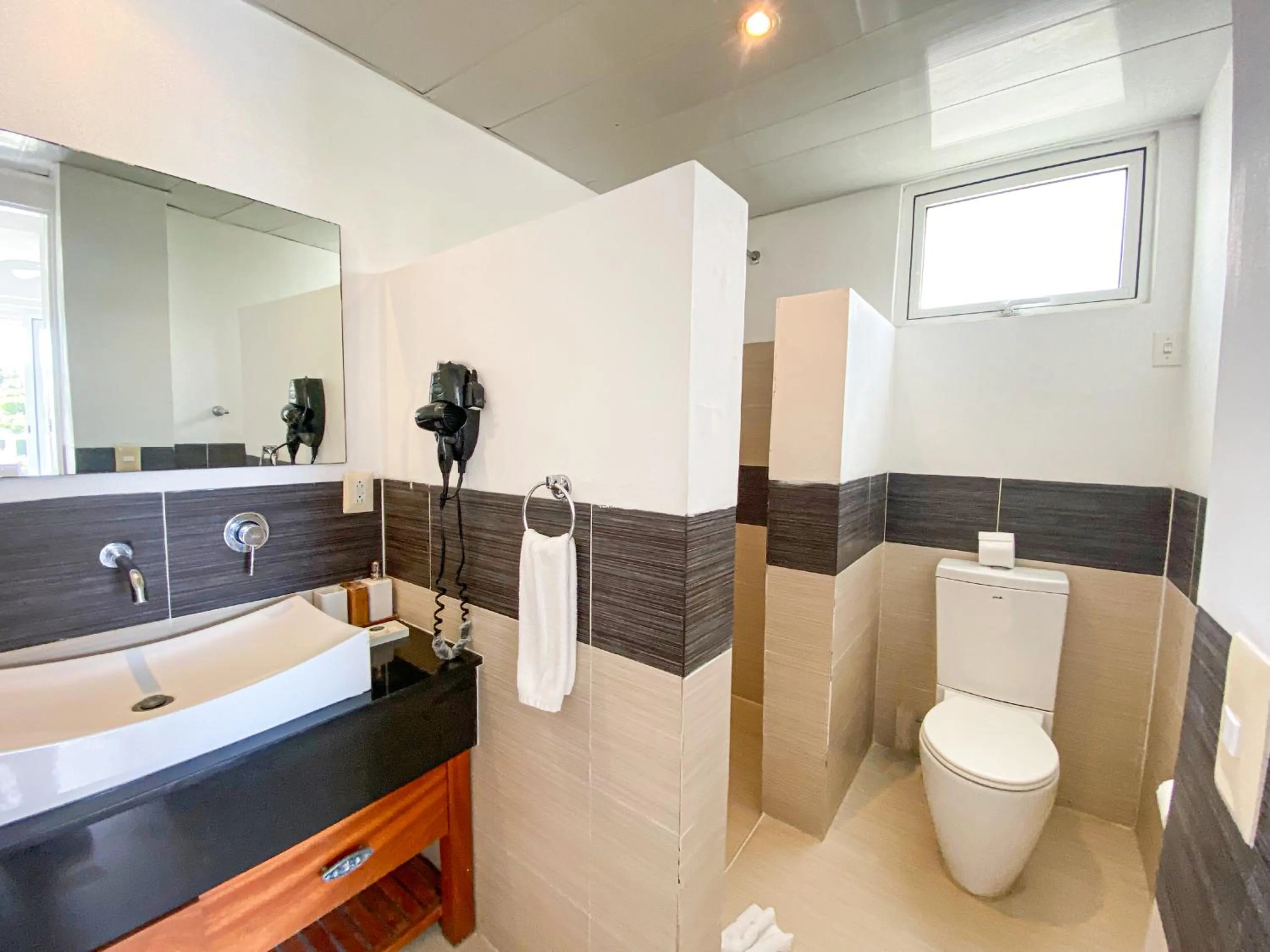 Shower in Xeliter Vista Mare, Samana