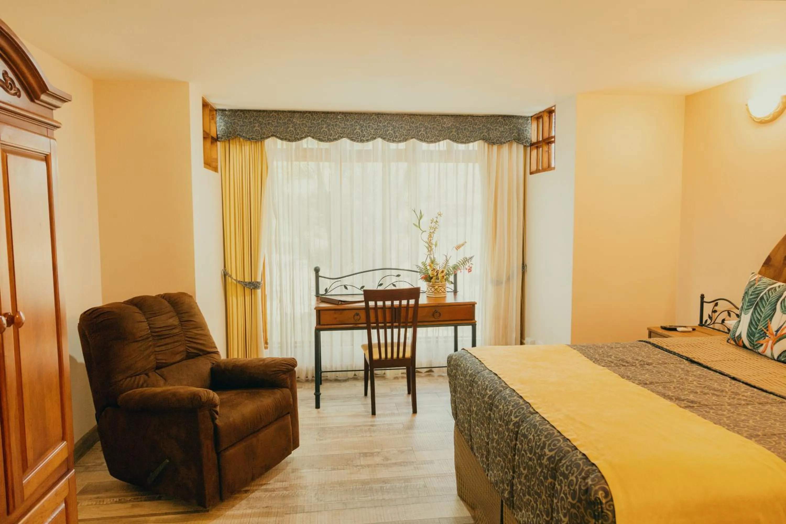 Seating area, Bed in El Rodeo Estancia Boutique Hotel & Steakhouse
