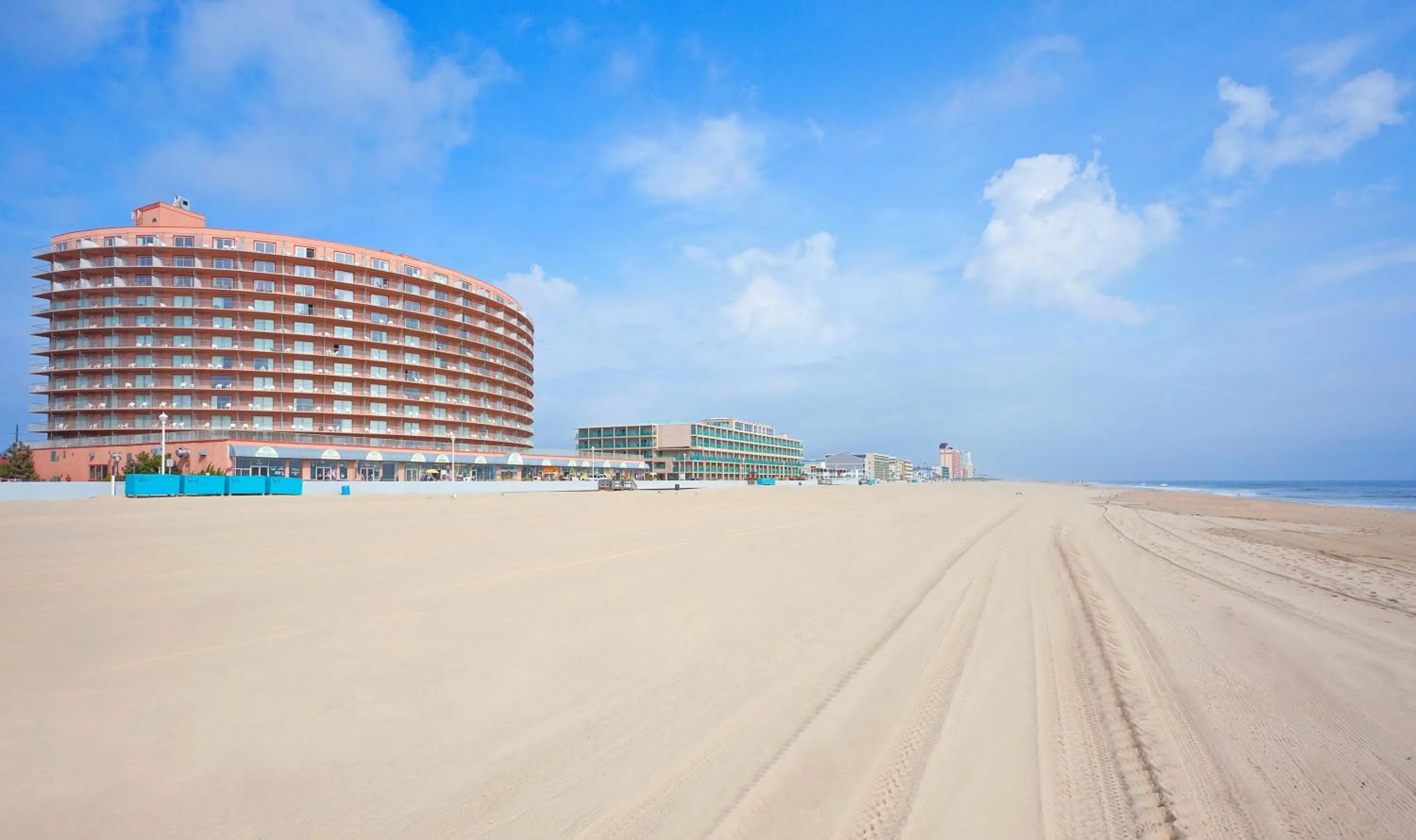 Facade/entrance in Grand Hotel Ocean City Oceanfront