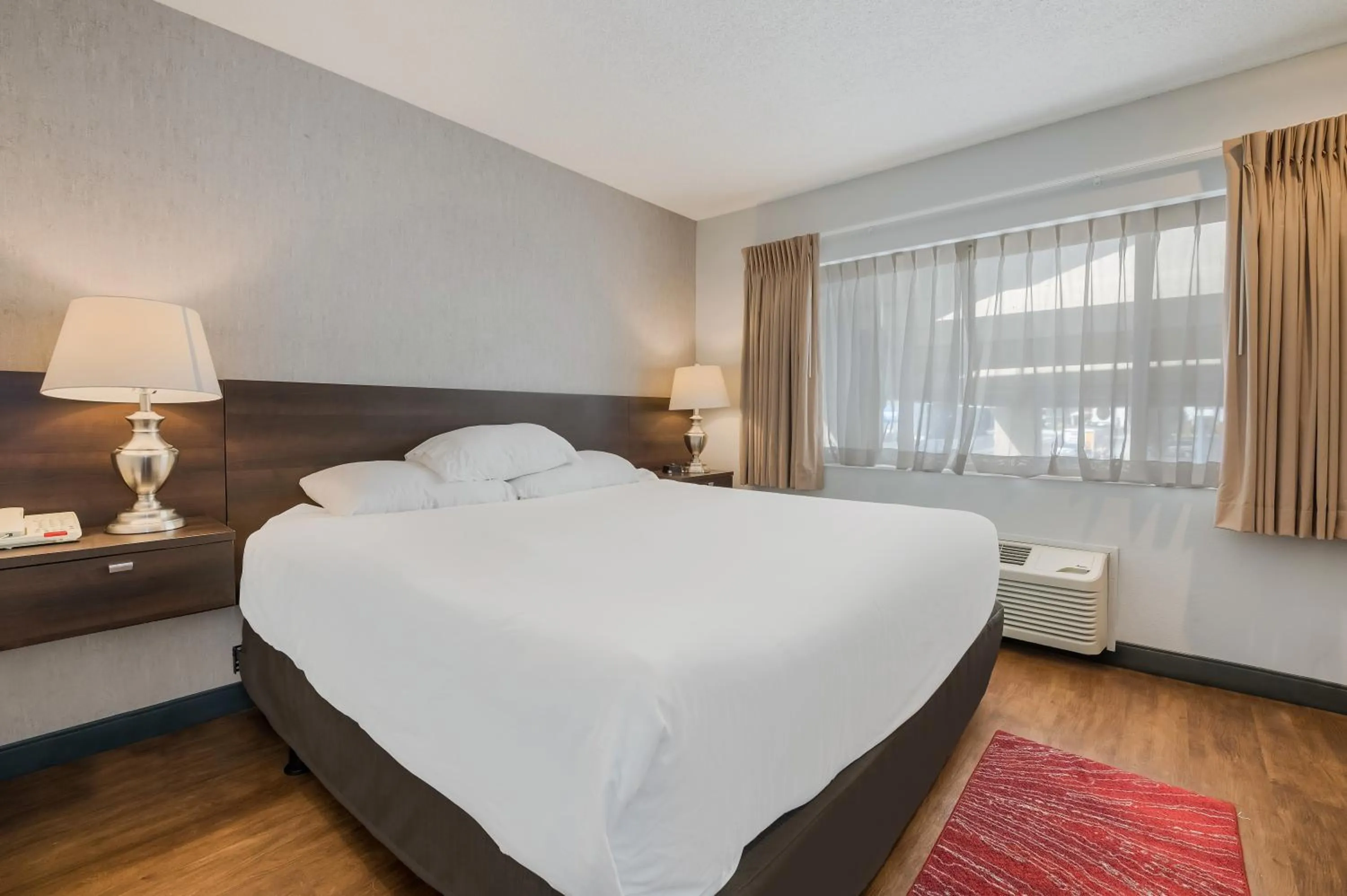 Bed in Red Lion Inn & Suites Ontario