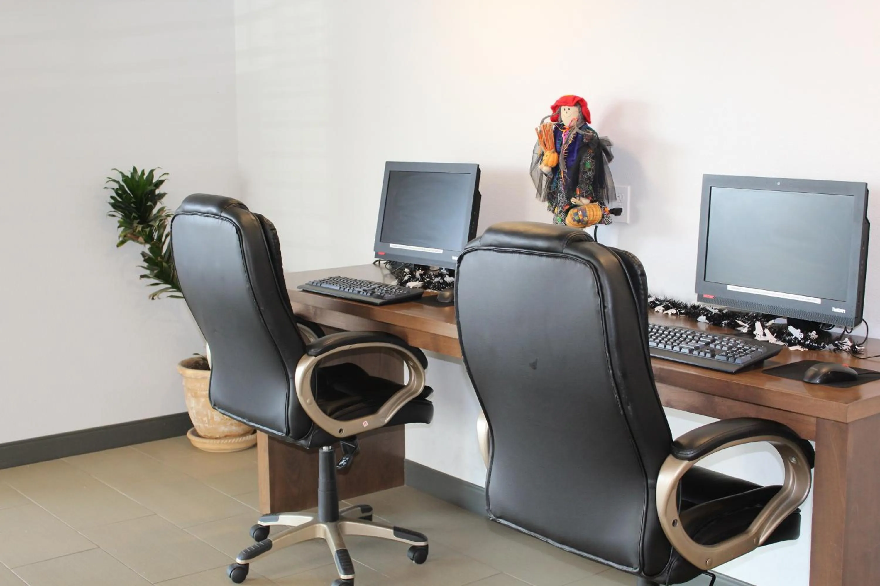 Business facilities in Red Lion Inn & Suites Ontario