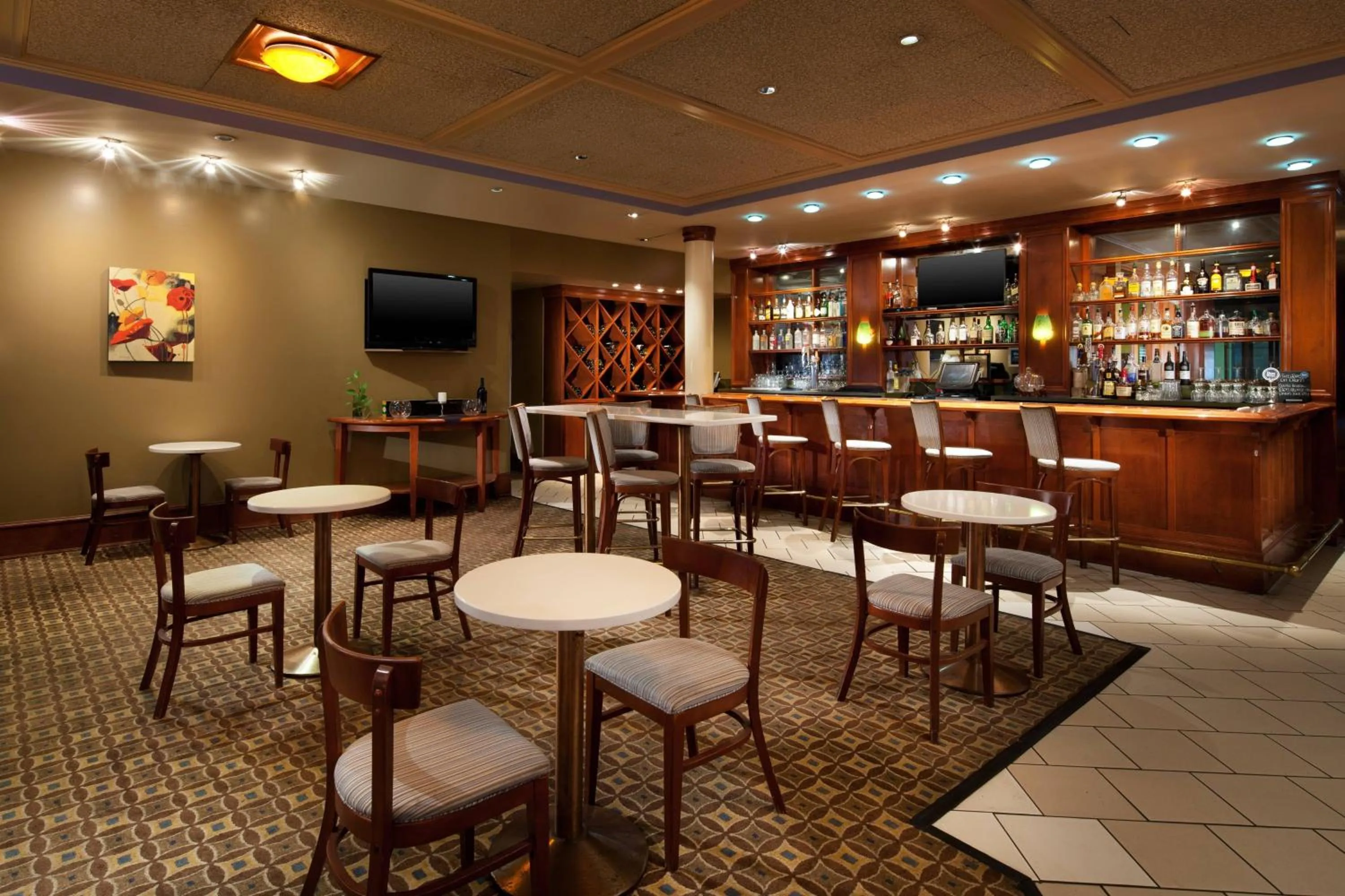 Lounge or bar in Four Points by Sheraton Bakersfield
