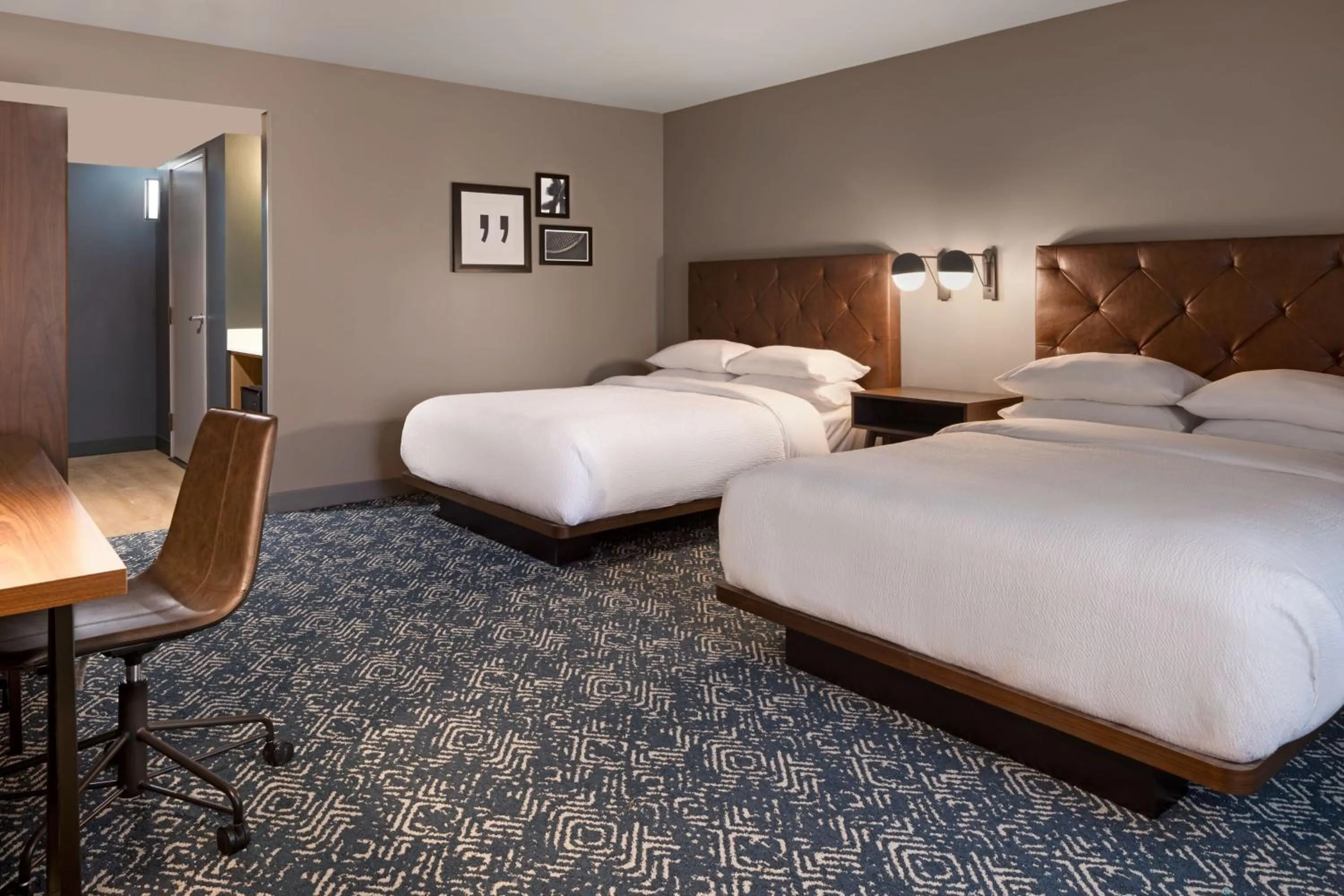 Photo of the whole room, Bed in Four Points by Sheraton Bakersfield