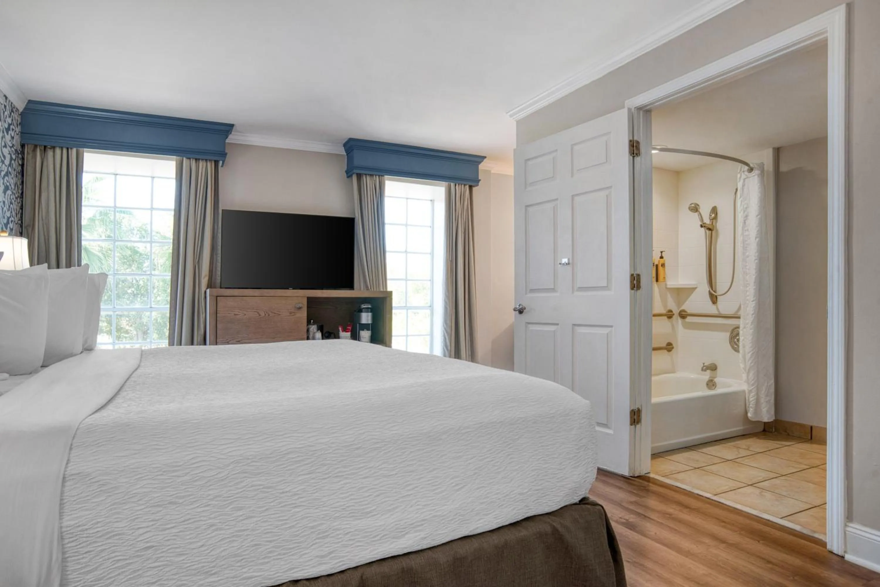 Bedroom, Bed in Best Western Plus French Quarter Courtyard Hotel