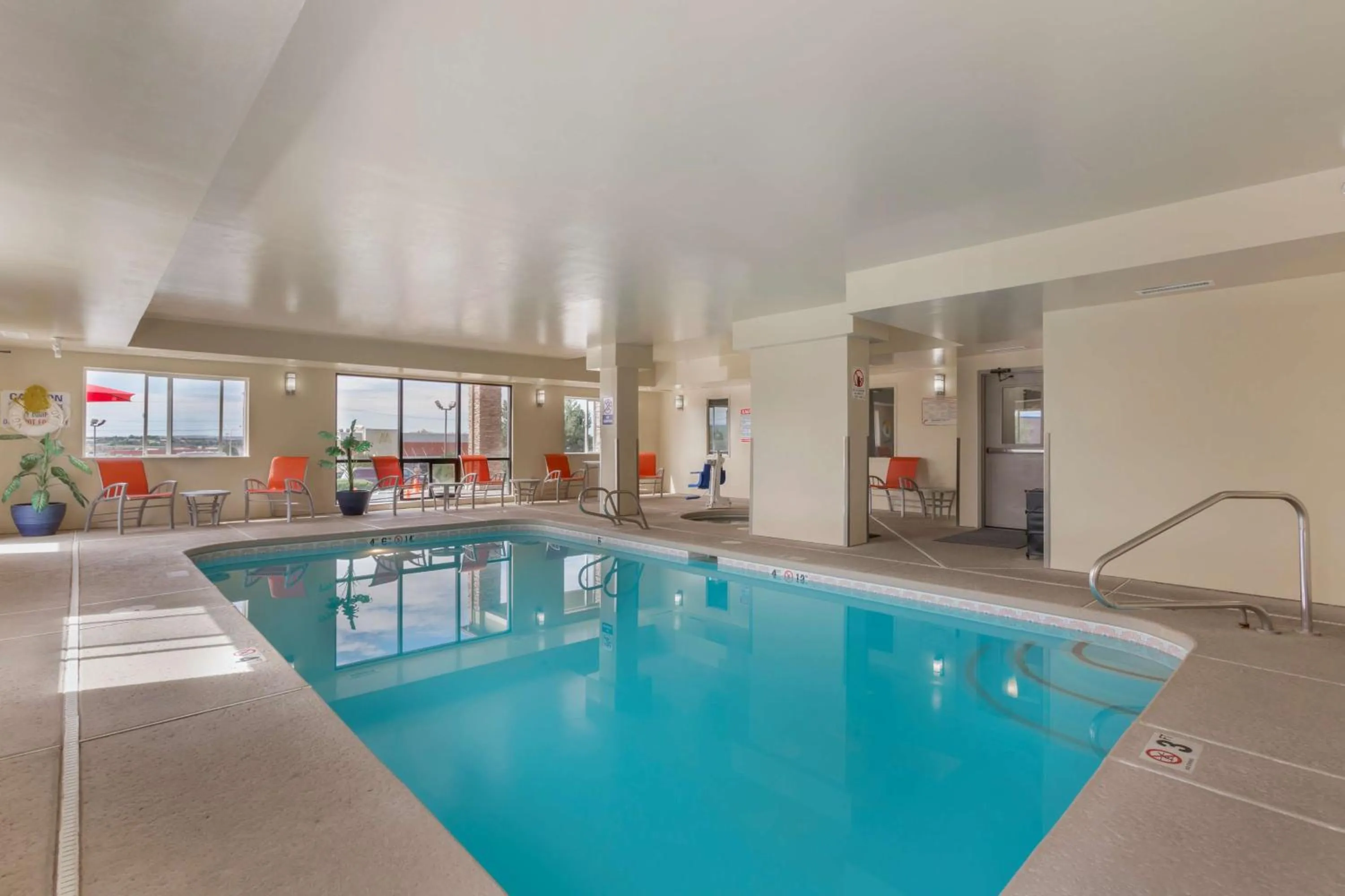 Pool view in Best Western Plus the Four Corners Inn