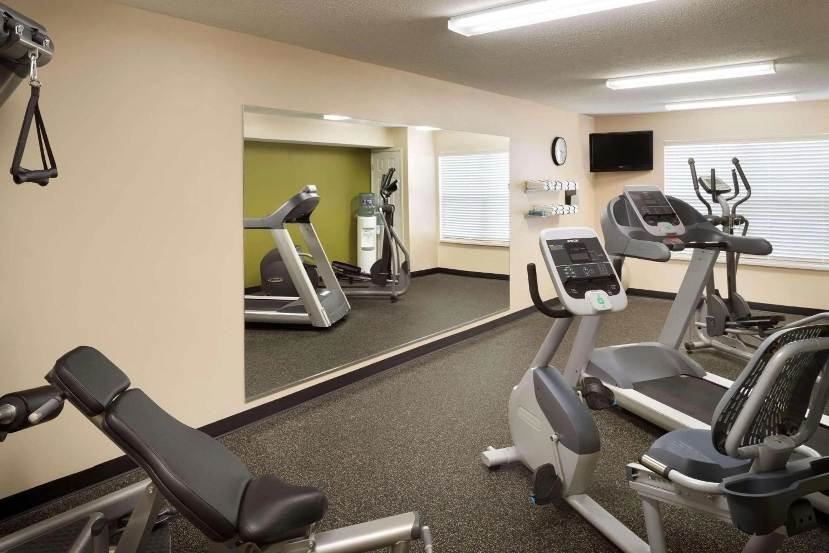 Fitness centre/facilities in Country Inn & Suites by Radisson, Grinnell, IA