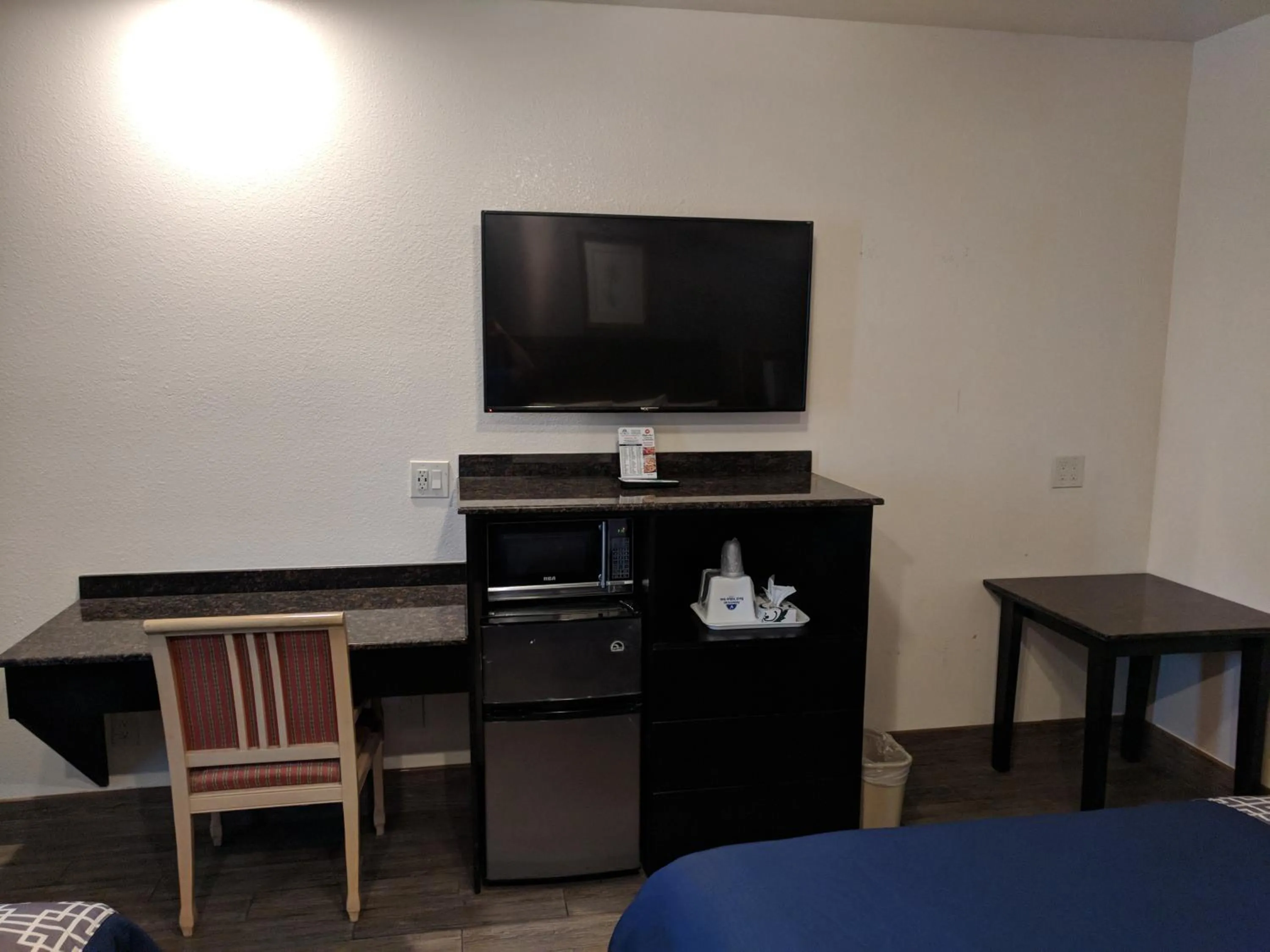 TV and multimedia, Bed in Americas Best Value Inn - Brownsville
