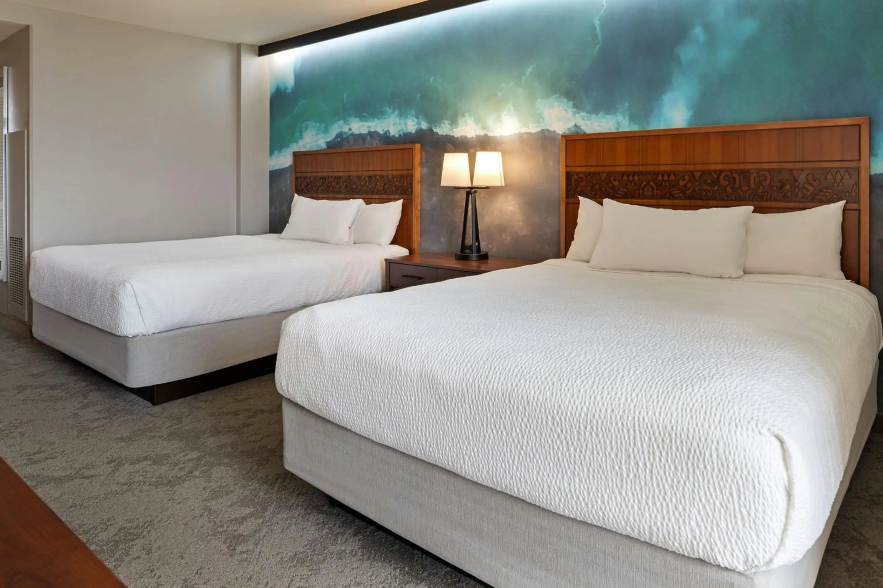 Photo of the whole room, Bed in Courtyard by Marriott King Kamehameha's Kona Beach Hotel