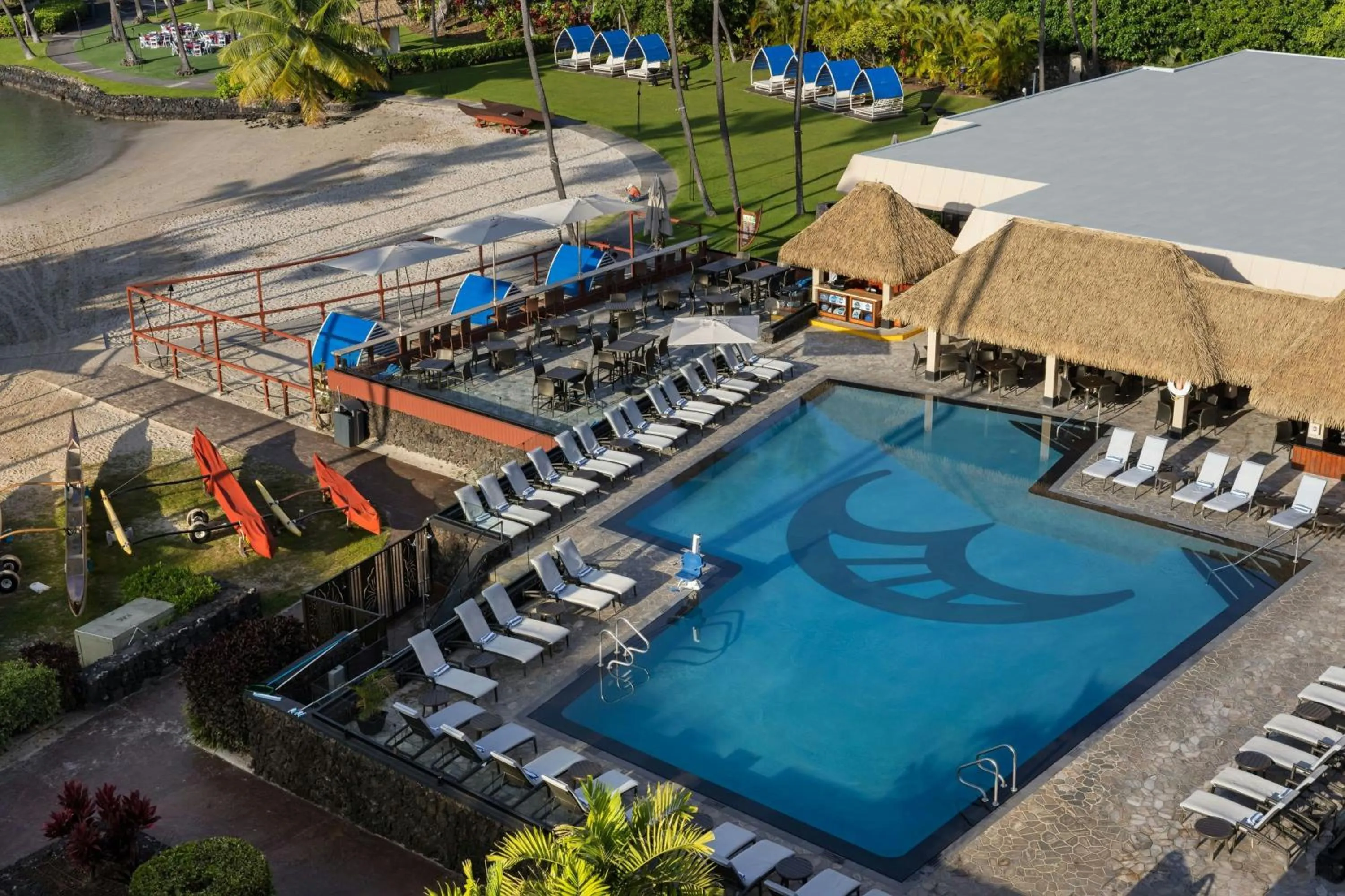 Swimming pool in Courtyard by Marriott King Kamehameha's Kona Beach Hotel