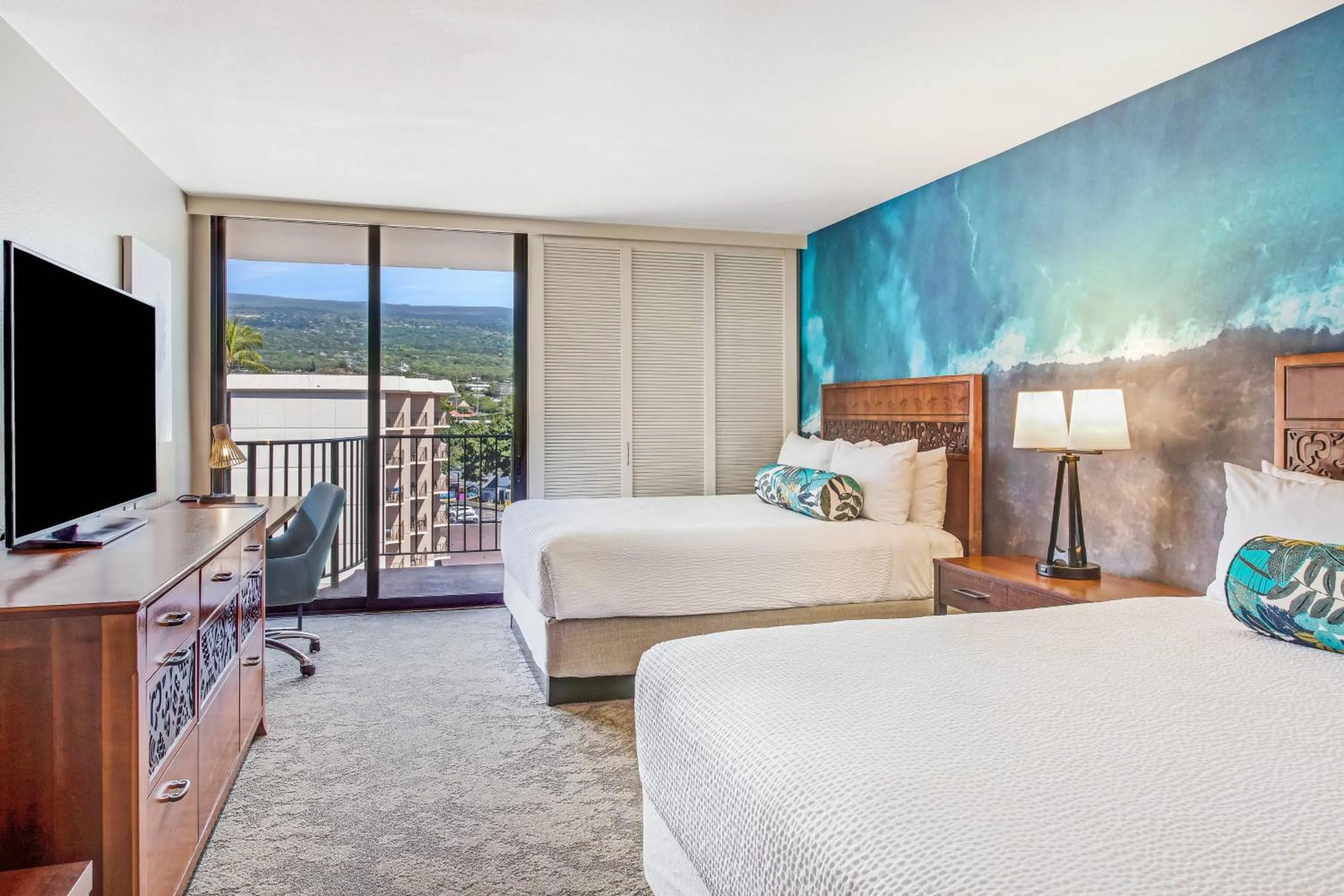 Photo of the whole room, Bed in Courtyard by Marriott King Kamehameha's Kona Beach Hotel