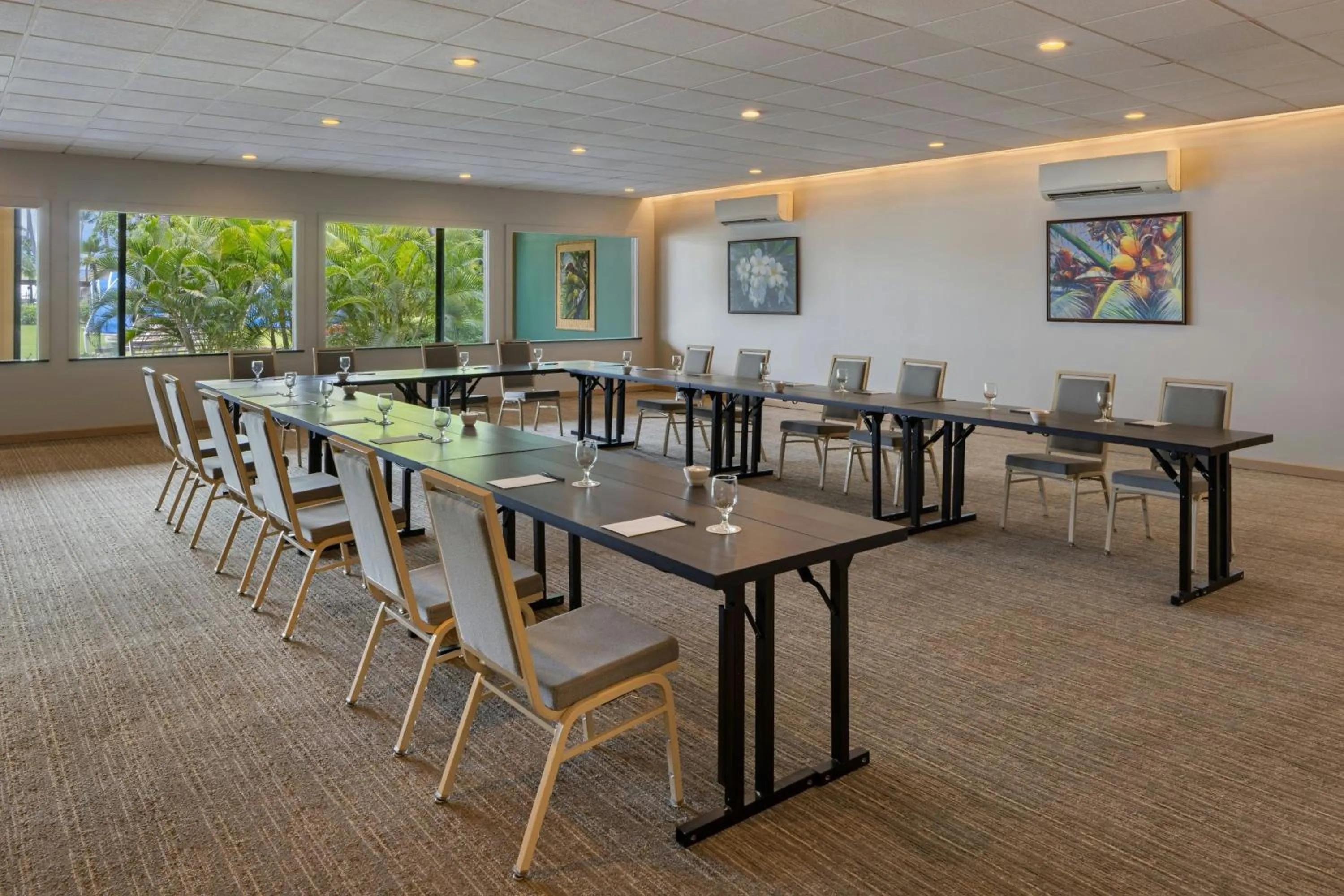Meeting/conference room in Courtyard by Marriott King Kamehameha's Kona Beach Hotel