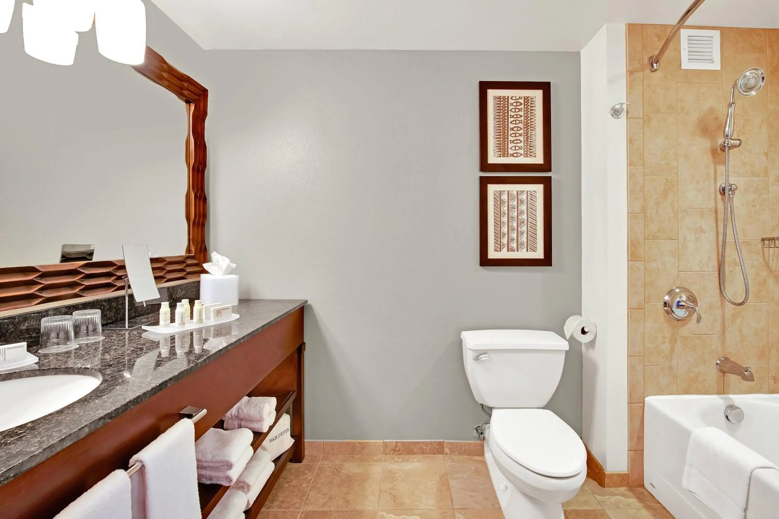 Bathroom in Courtyard by Marriott King Kamehameha's Kona Beach Hotel