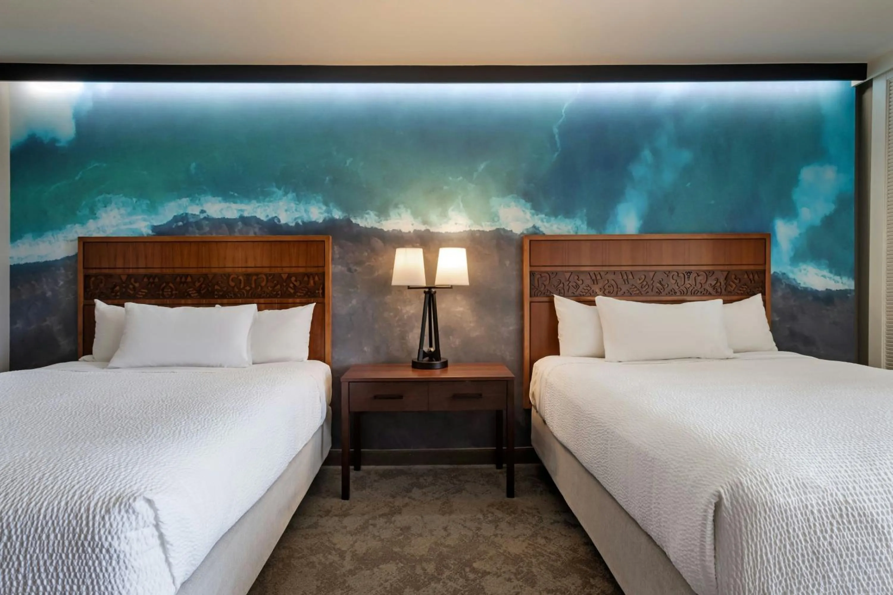 Photo of the whole room, Bed in Courtyard by Marriott King Kamehameha's Kona Beach Hotel