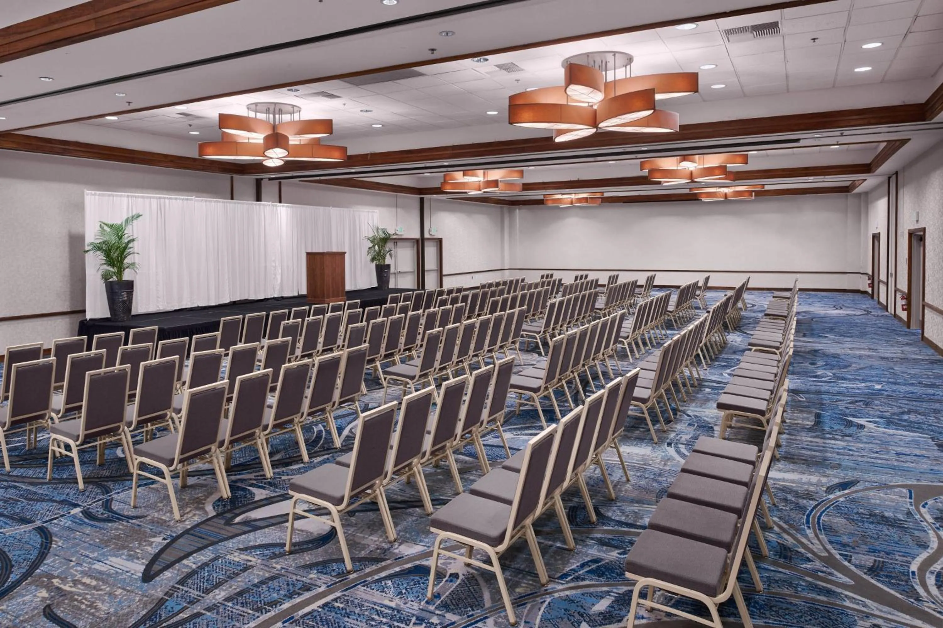 Meeting/conference room in Courtyard by Marriott King Kamehameha's Kona Beach Hotel