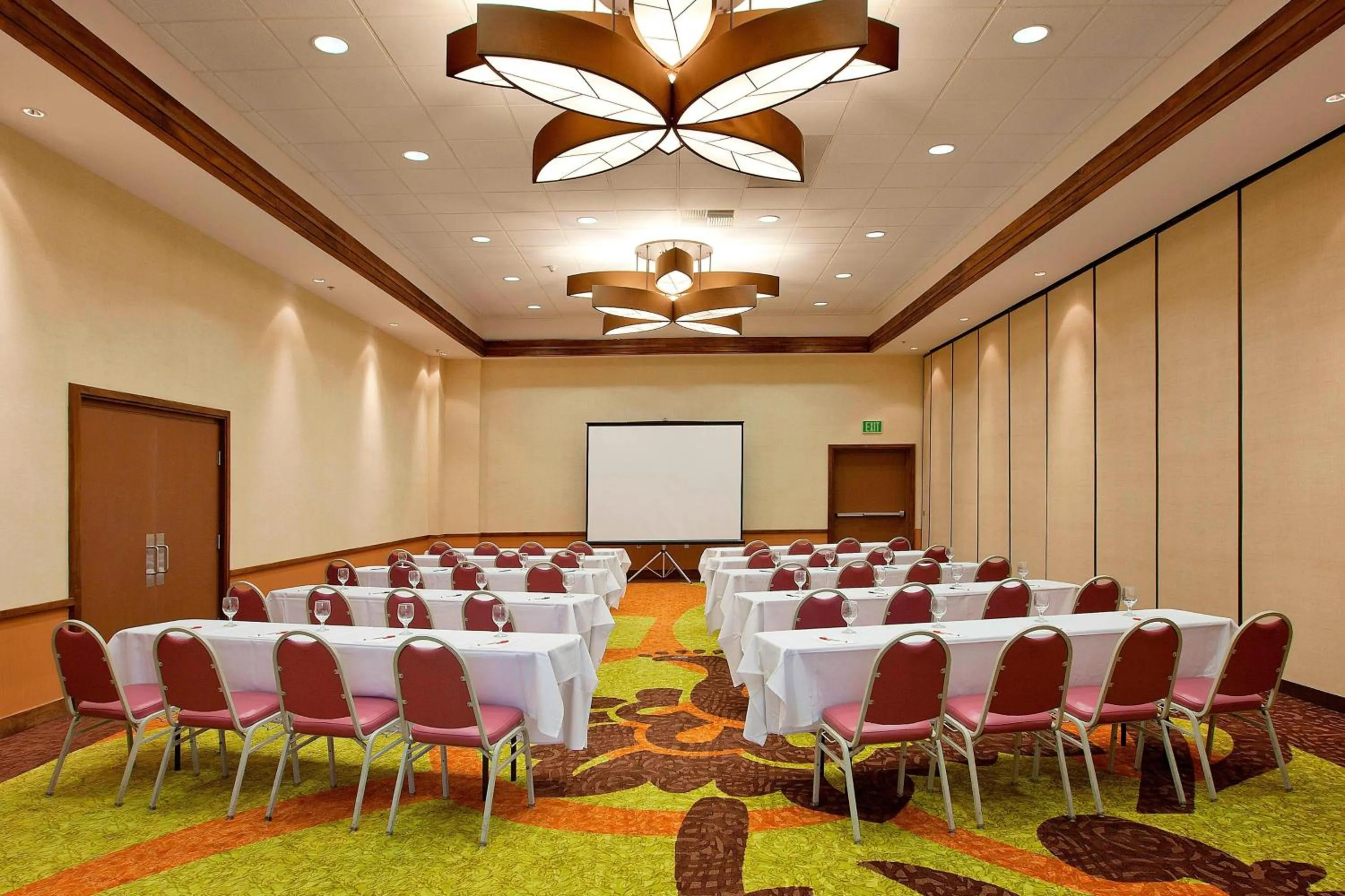 Meeting/conference room in Courtyard by Marriott King Kamehameha's Kona Beach Hotel