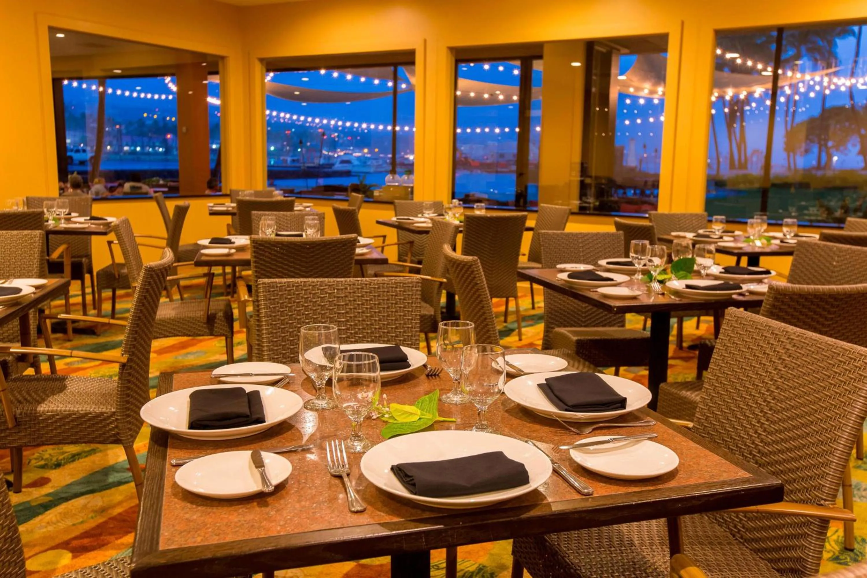 Beach in Courtyard by Marriott King Kamehameha's Kona Beach Hotel