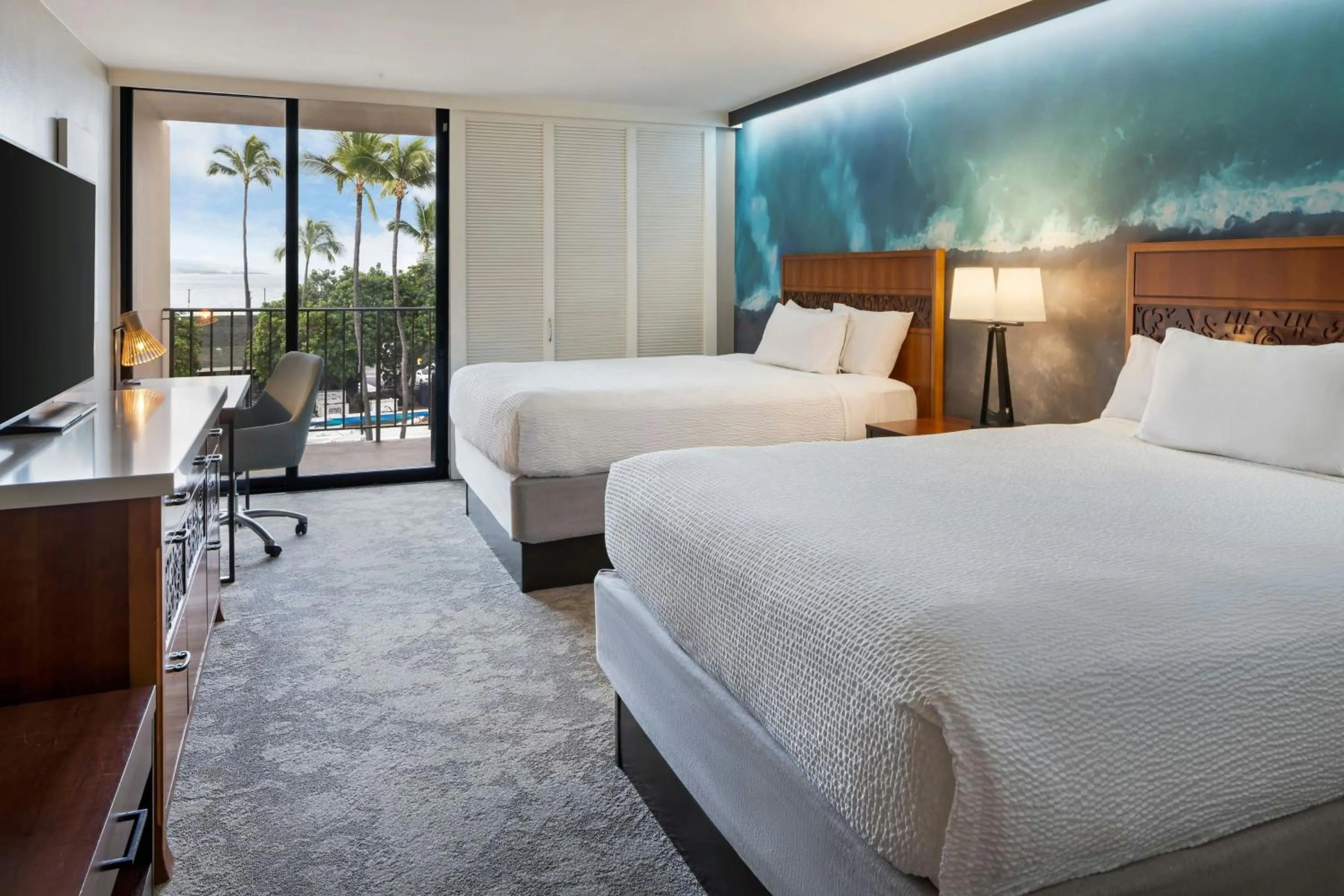 Photo of the whole room, Bed in Courtyard by Marriott King Kamehameha's Kona Beach Hotel