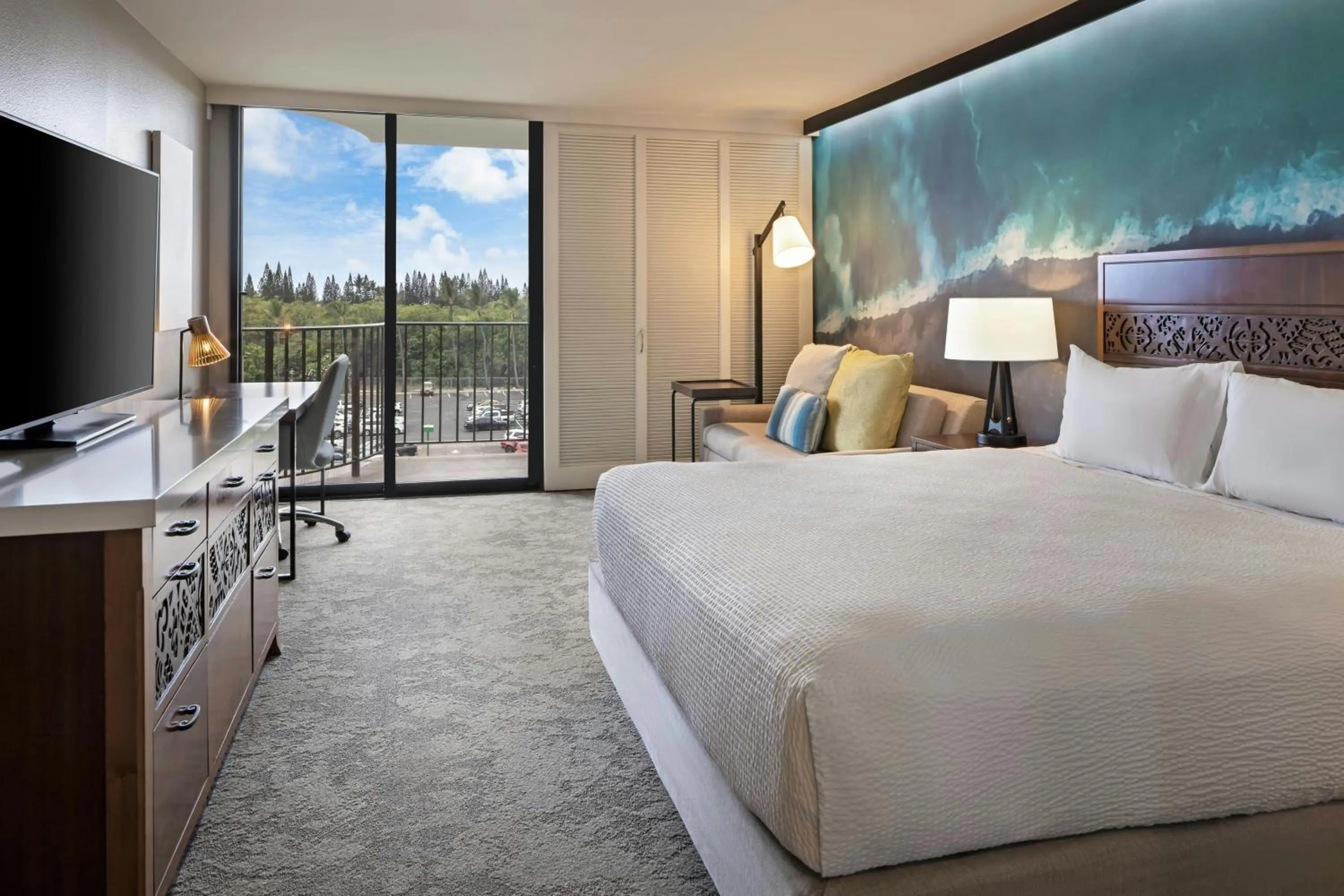 Photo of the whole room, Bed in Courtyard by Marriott King Kamehameha's Kona Beach Hotel