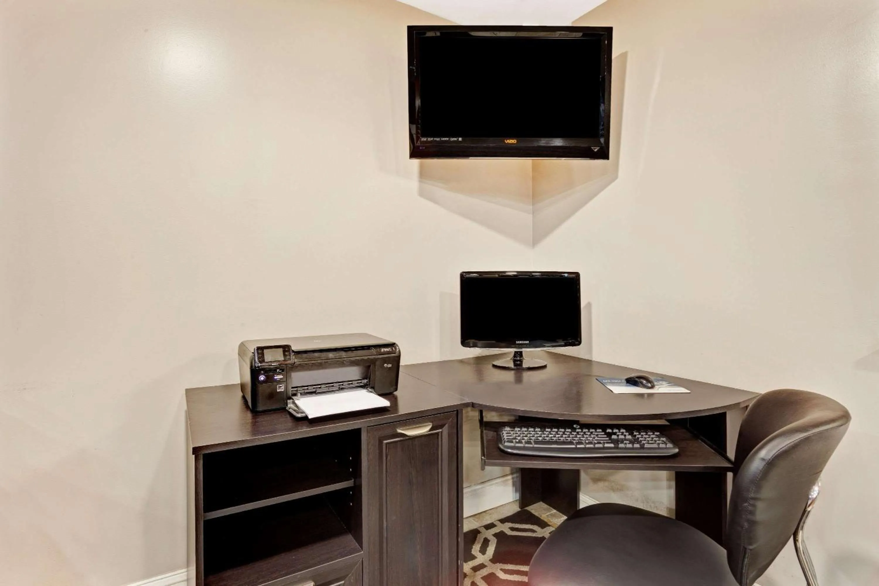 Business facilities in Super 8 by Wyndham Louisville Airport