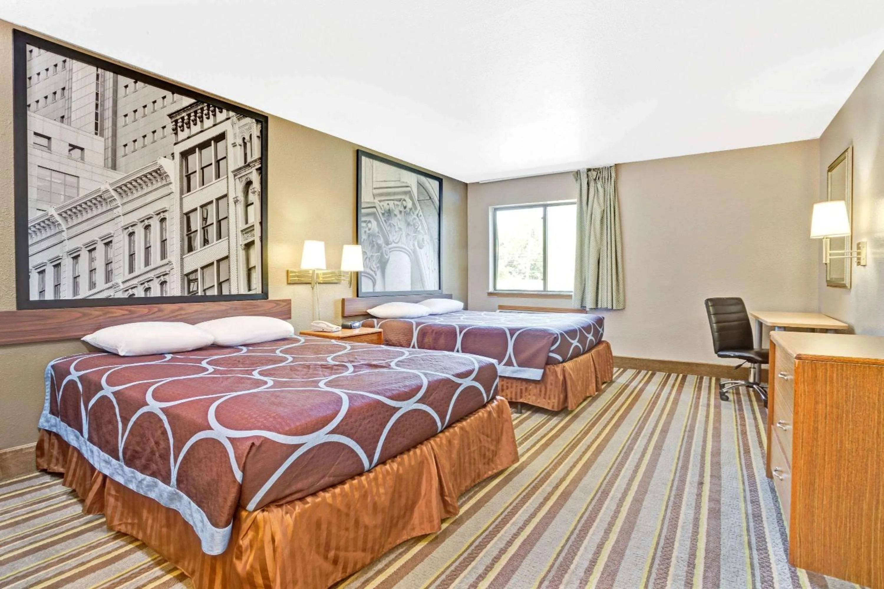 Photo of the whole room, Bed in Super 8 by Wyndham Louisville Airport