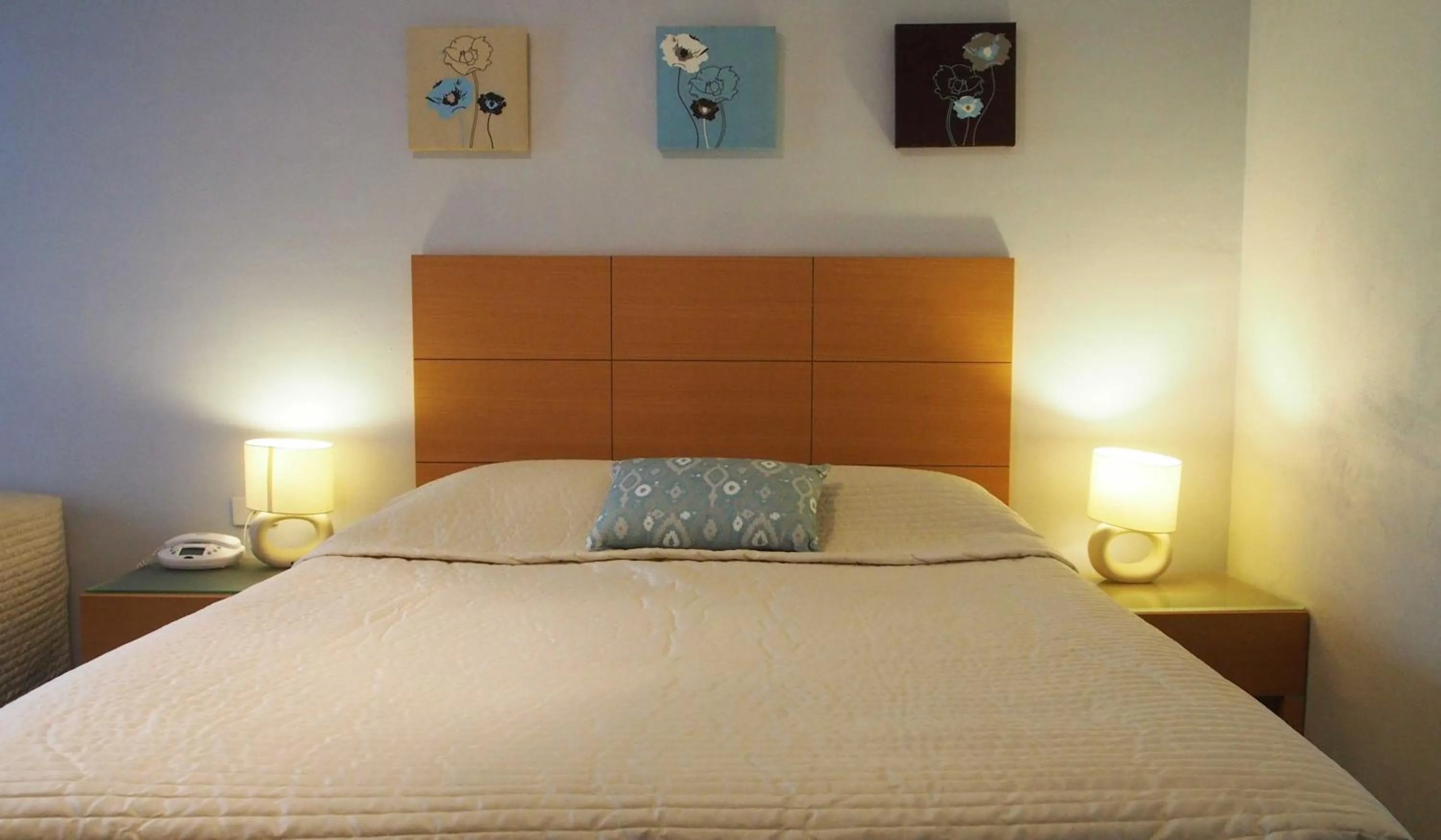 Bedroom, Bed in Sandhurst Motor Inn Bendigo