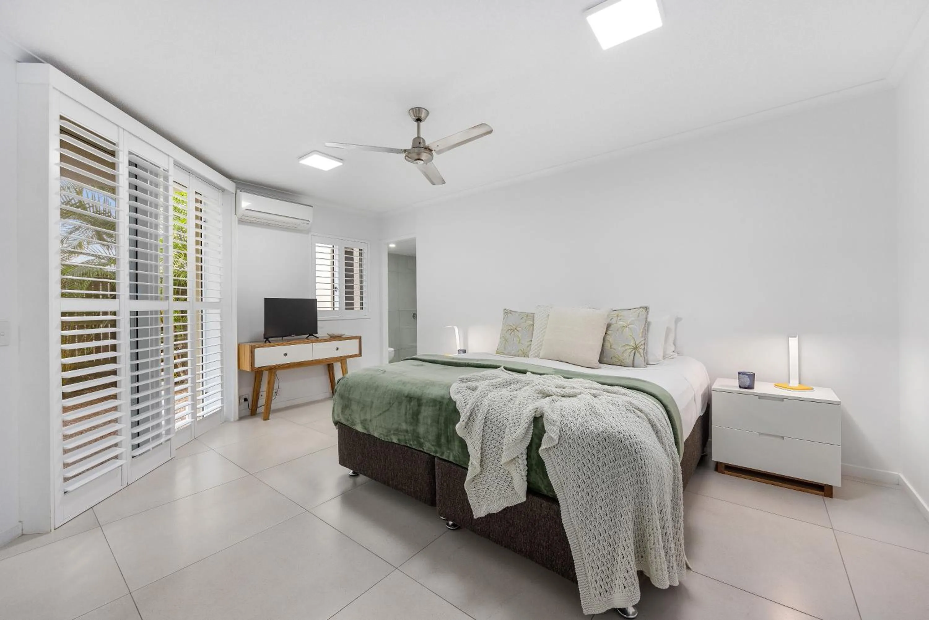 Bed in Noosa Outrigger Beach Resort