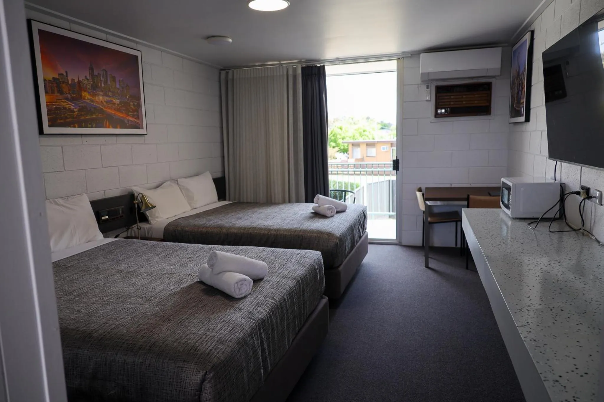 Bed in Bendigo Motor Inn