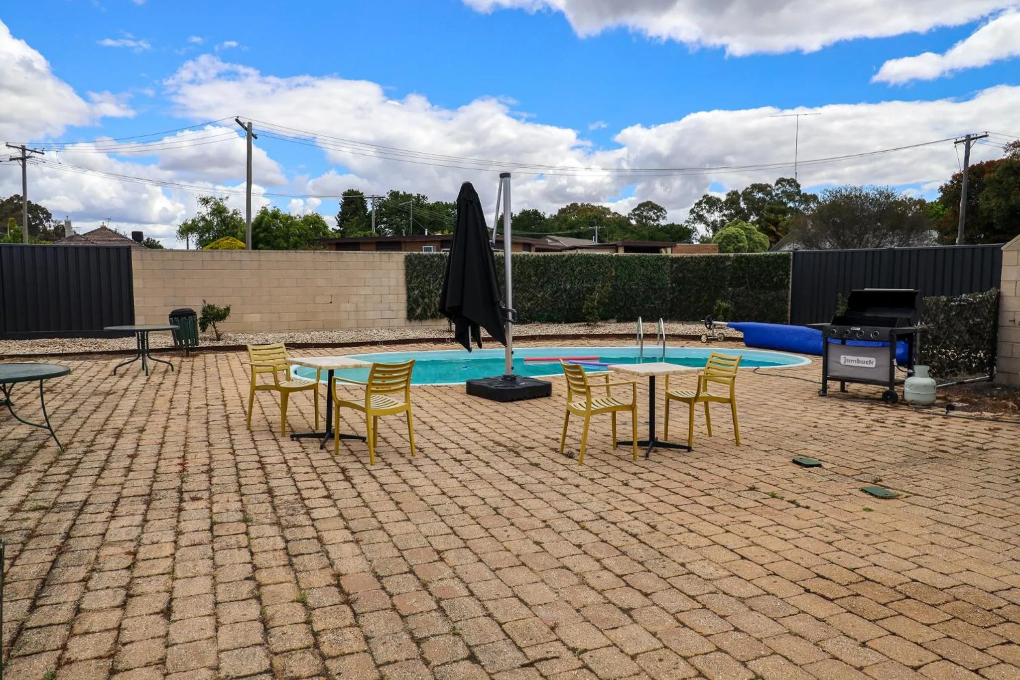 Swimming pool in Bendigo Motor Inn