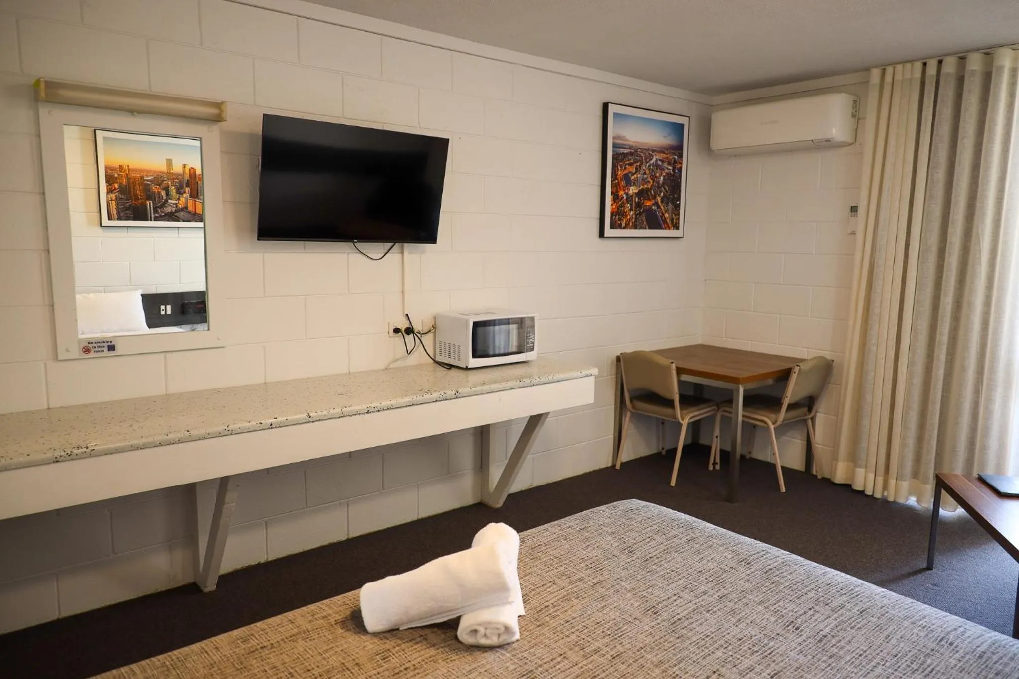 Bed in Bendigo Motor Inn