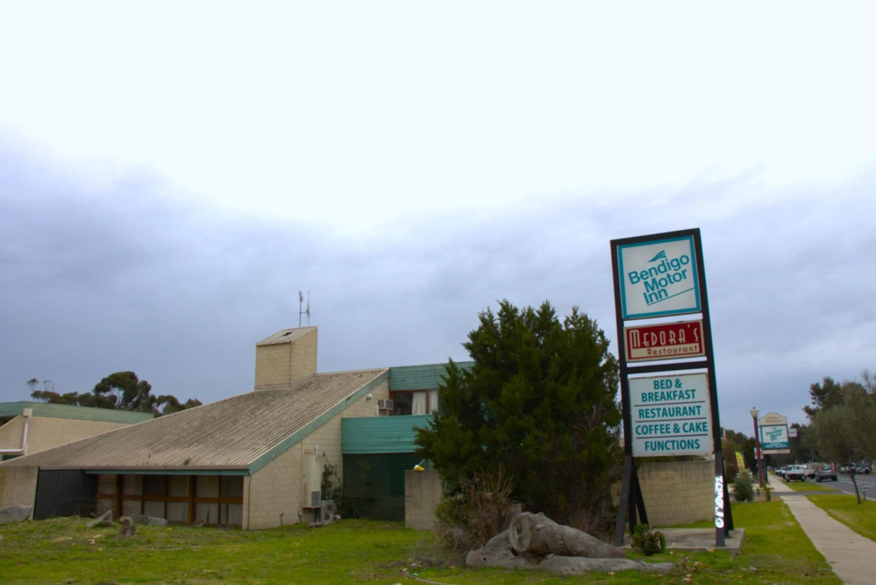 Property building in Bendigo Motor Inn