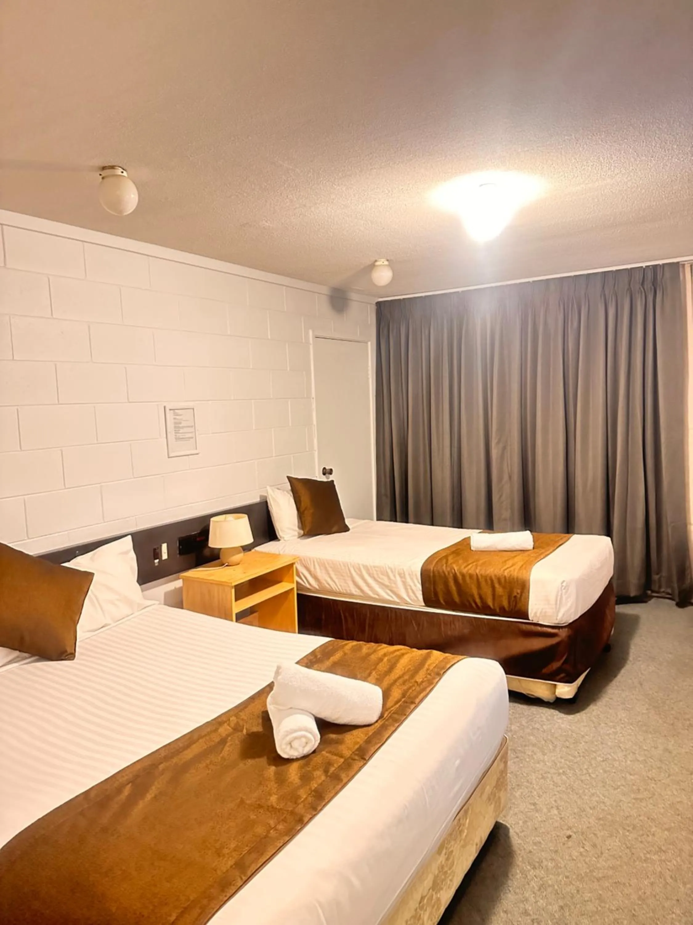 Bed in Bendigo Motor Inn