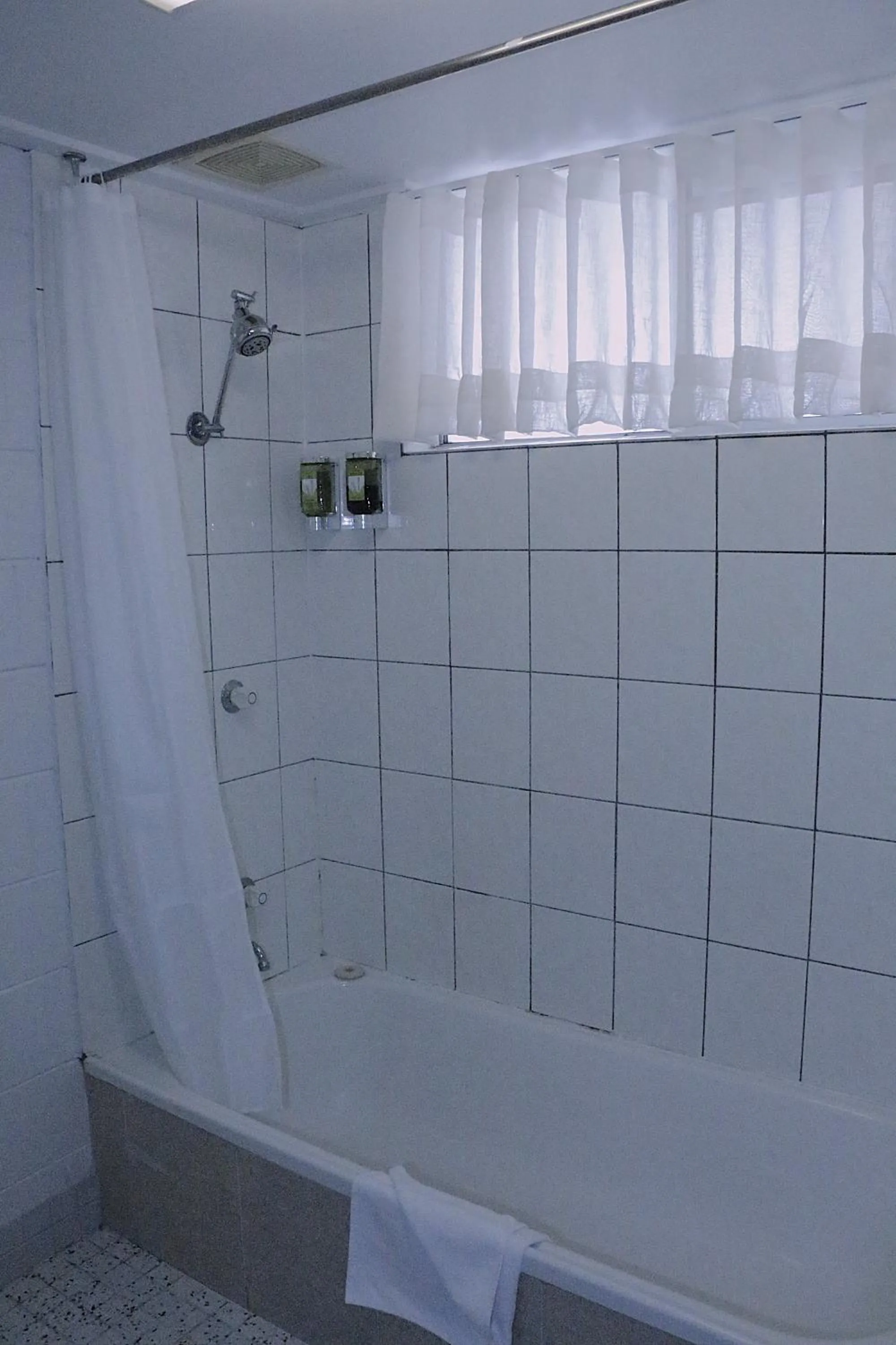 Bath in Bendigo Motor Inn