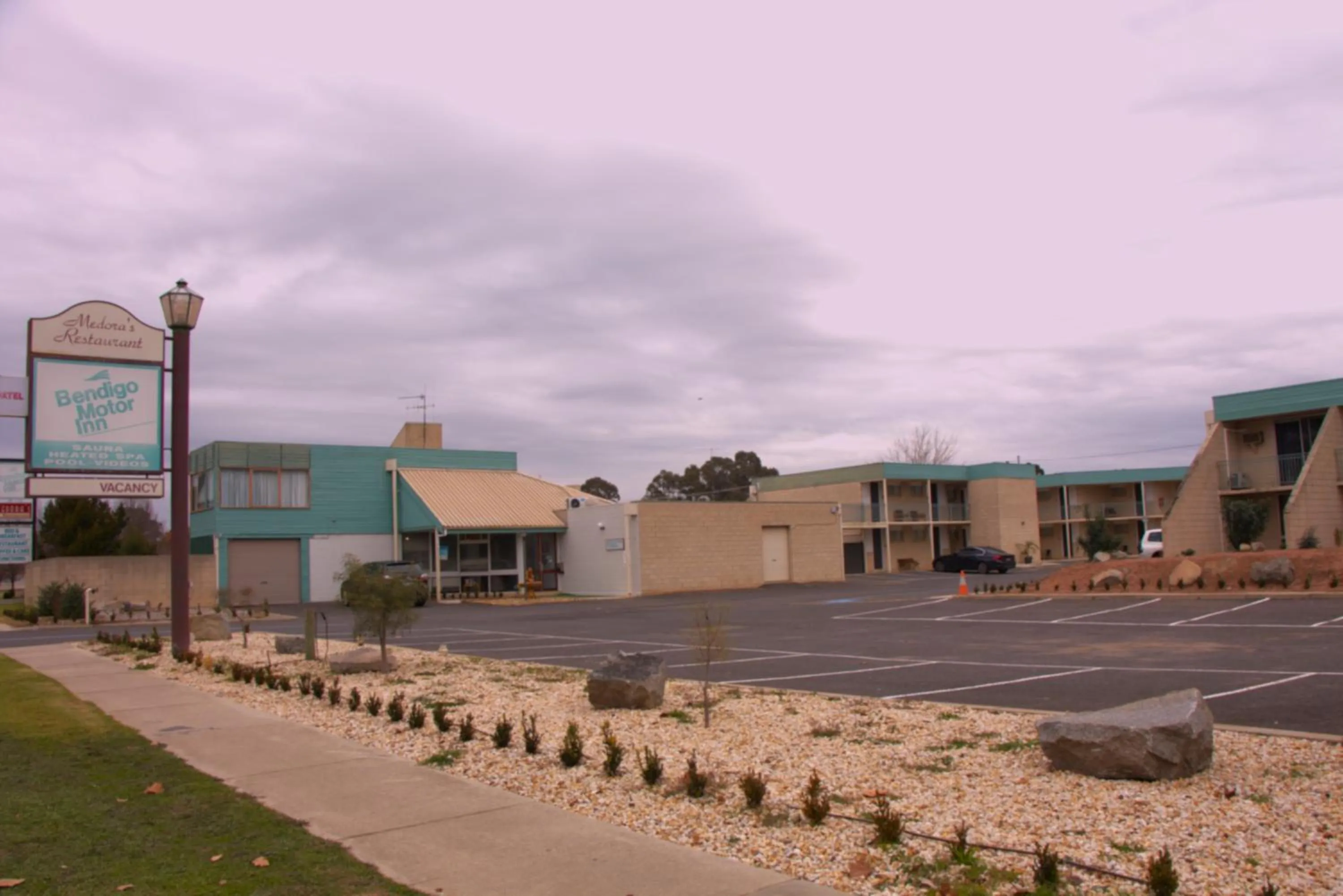Property building in Bendigo Motor Inn