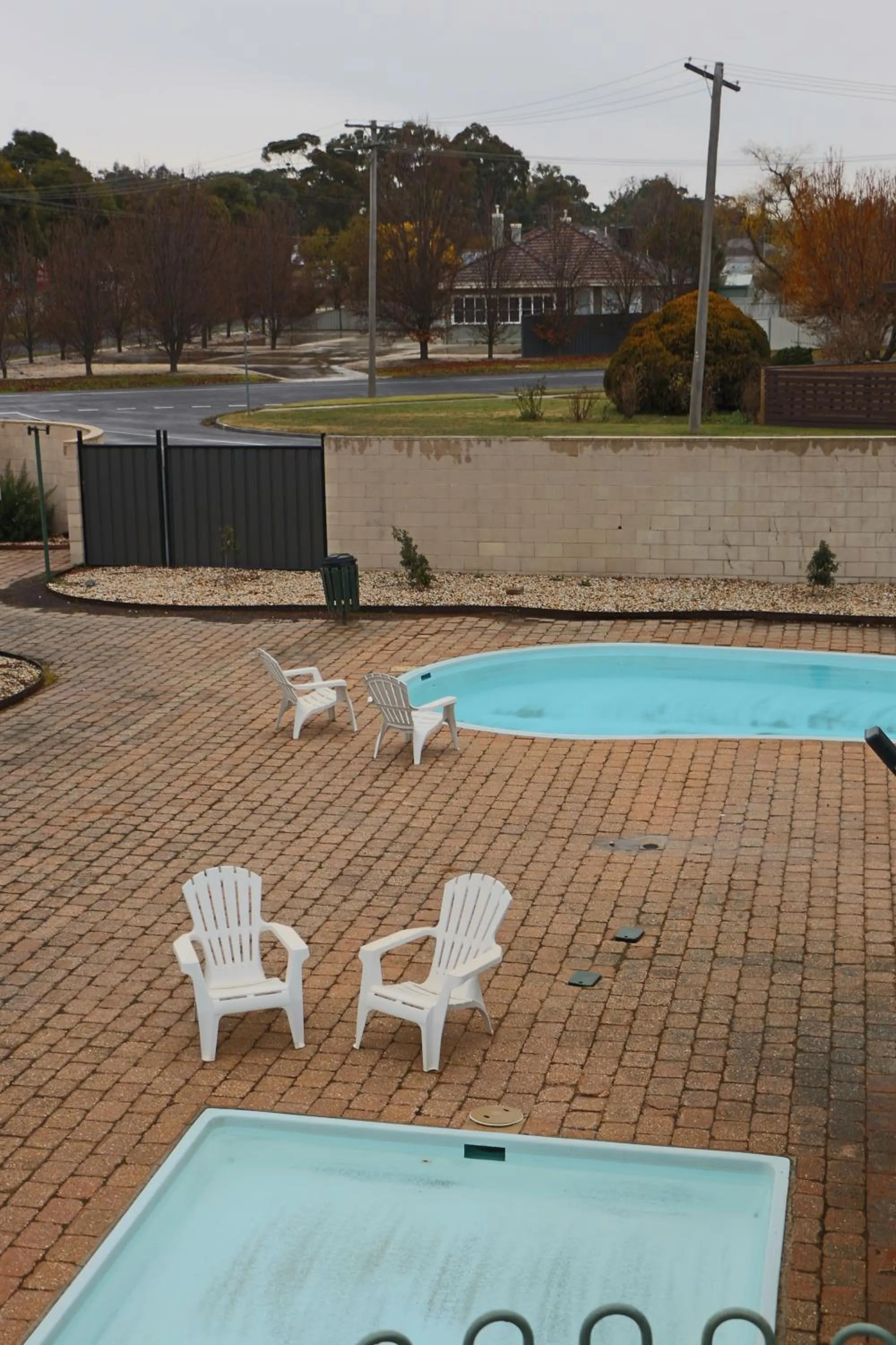 Swimming pool in Bendigo Motor Inn