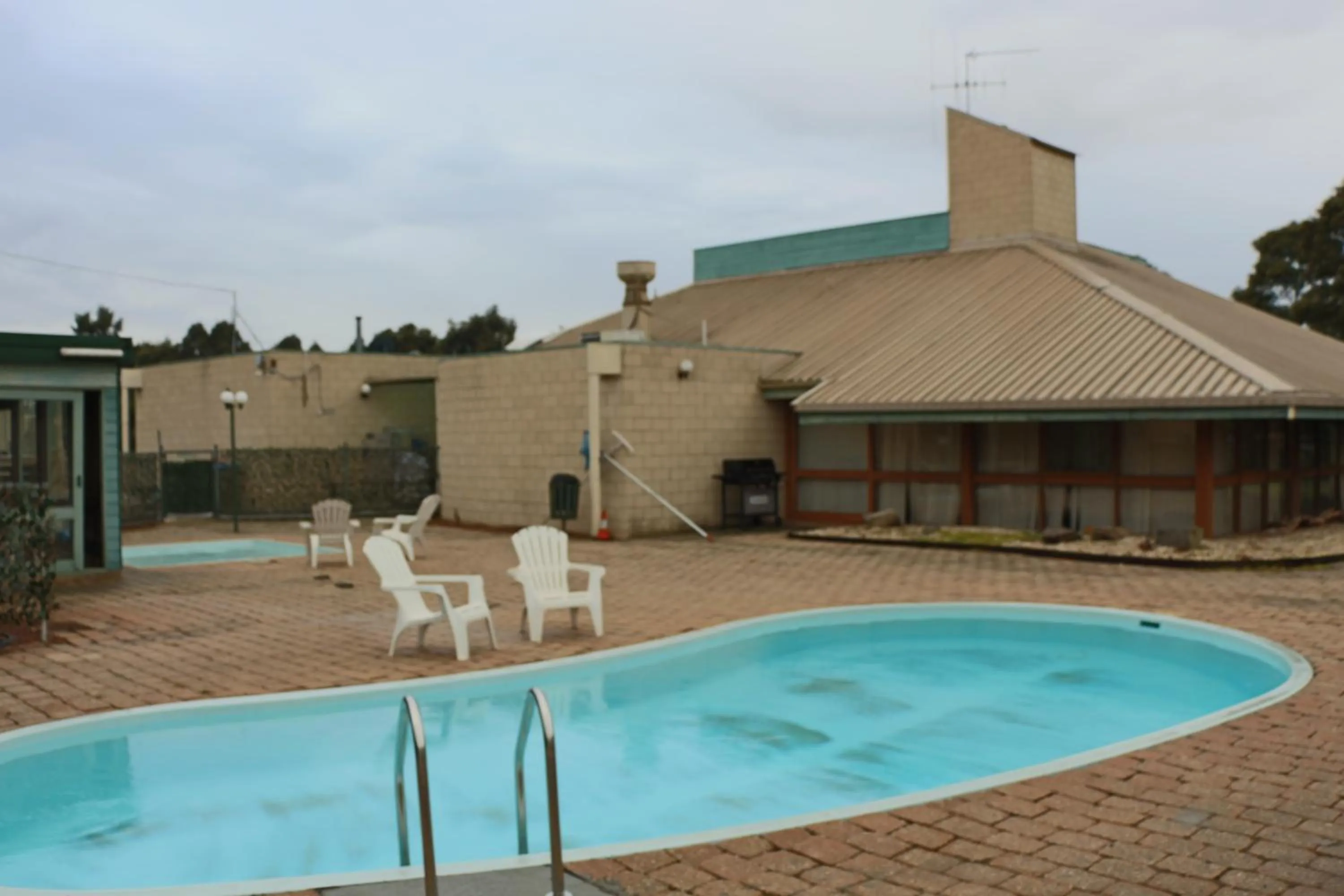 Swimming pool in Bendigo Motor Inn