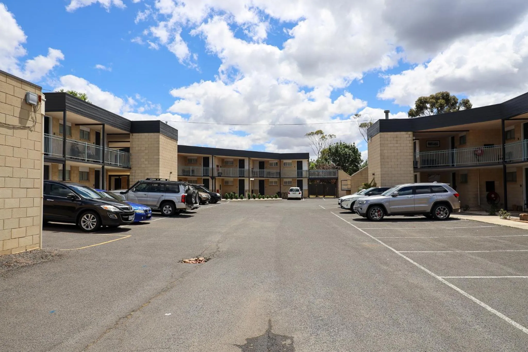 Property building in Bendigo Motor Inn