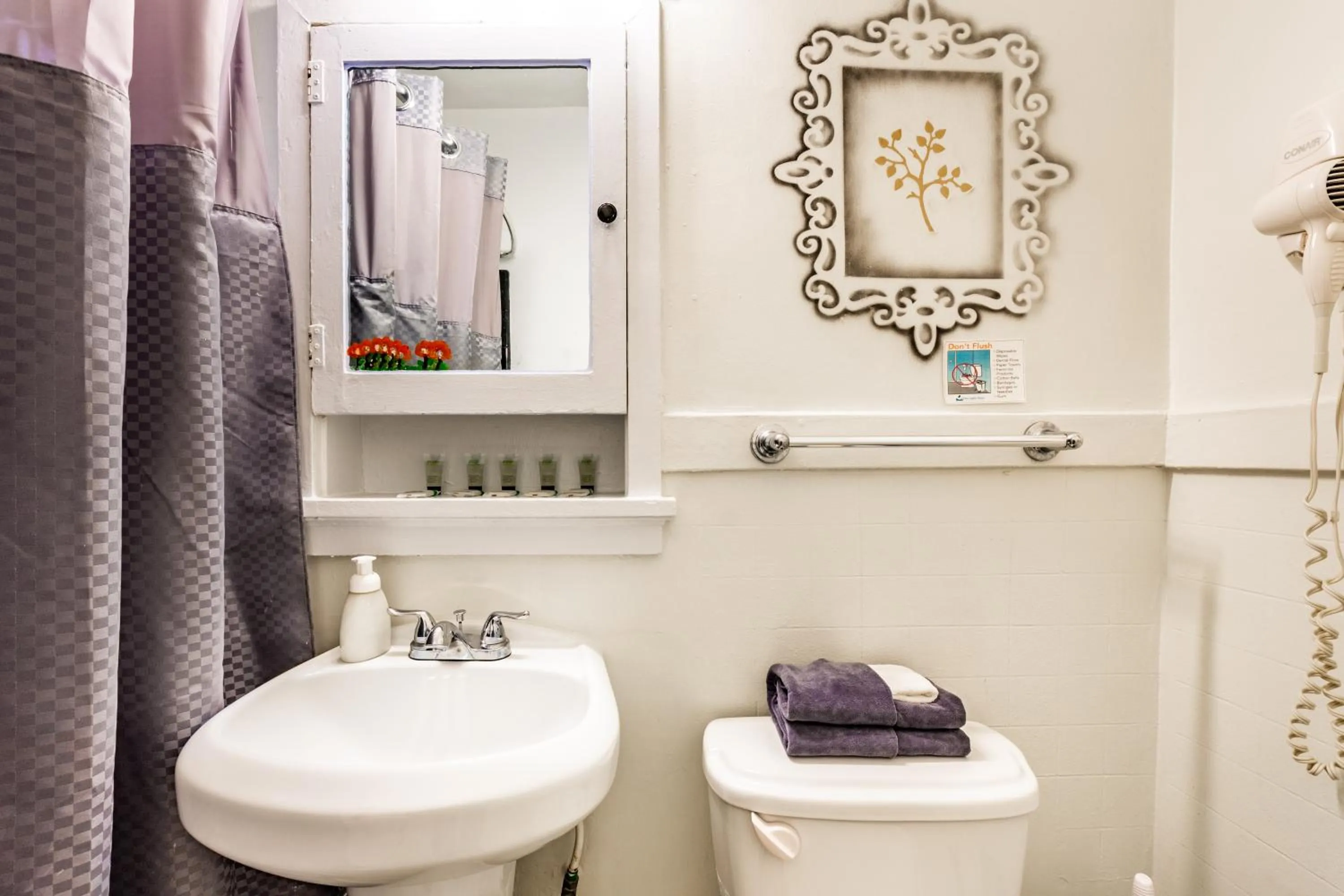 Bathroom in Casa Bonita Apartments