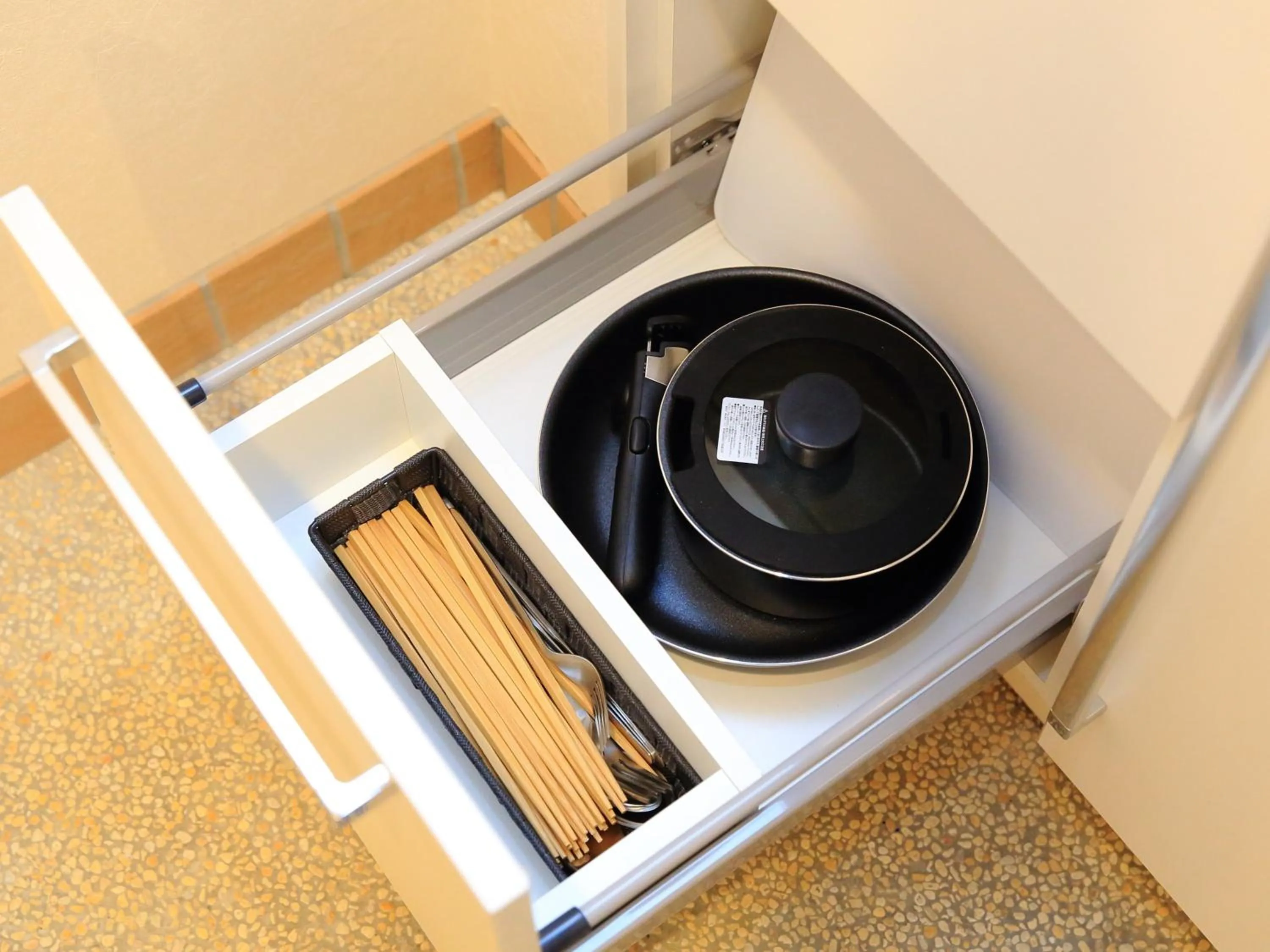 Kitchen or kitchenette in Kamon Inn Hieijocho