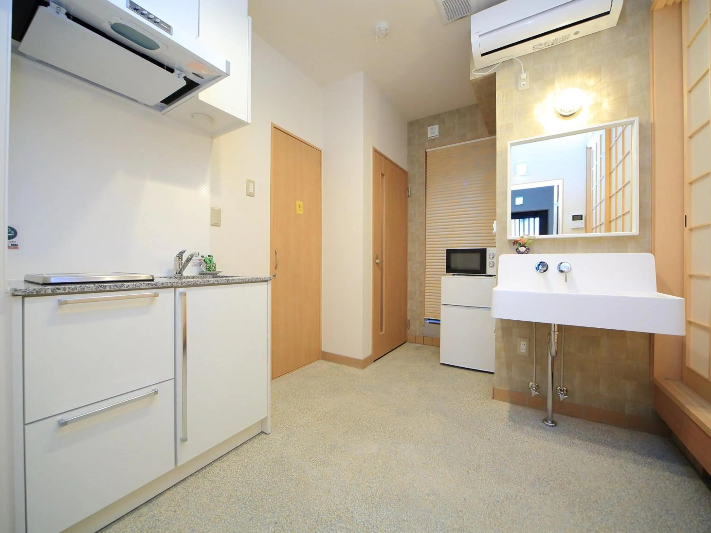 Photo of the whole room in Kamon Inn Hieijocho