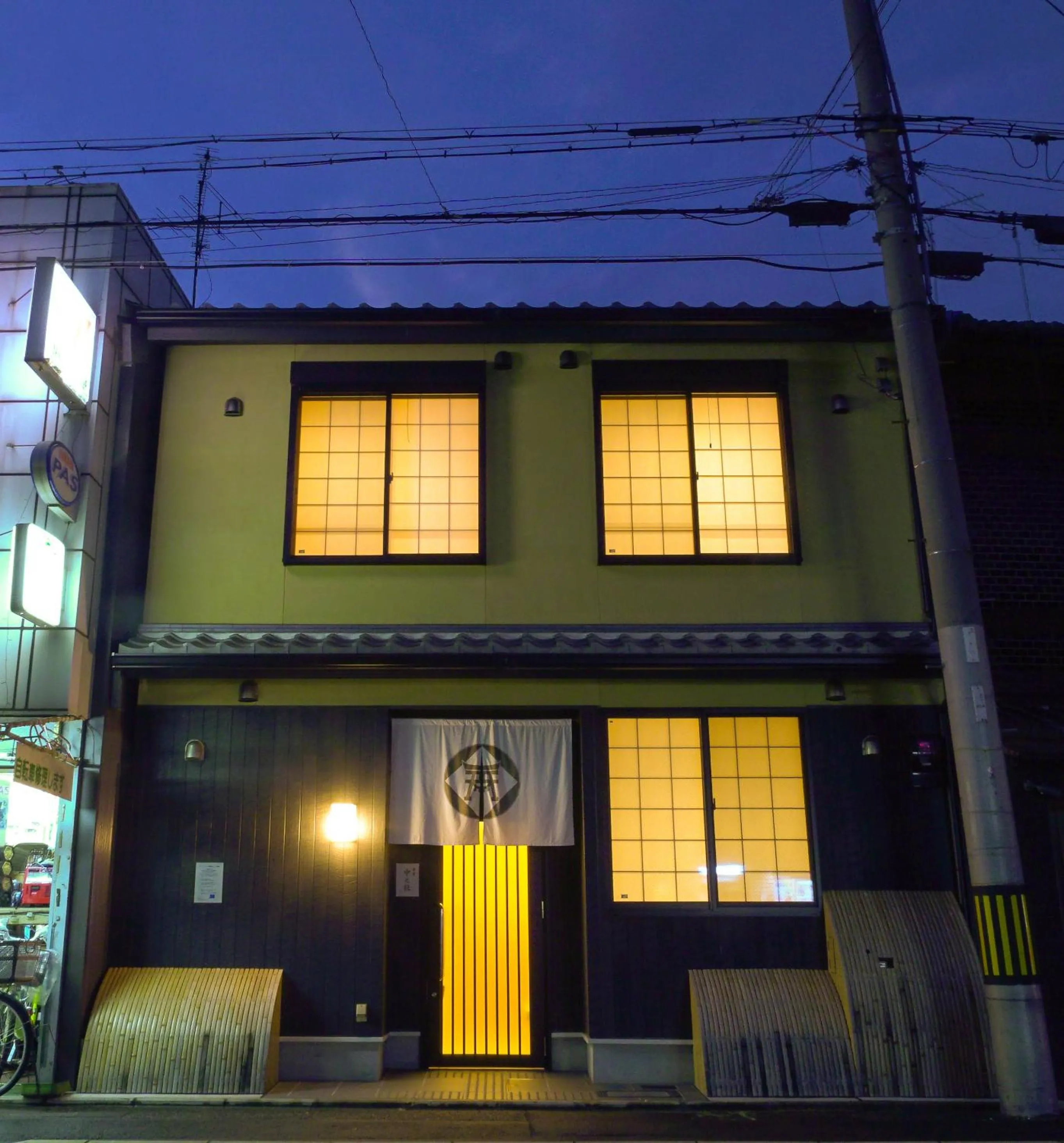 Facade/entrance in Kamon Inn Hieijocho